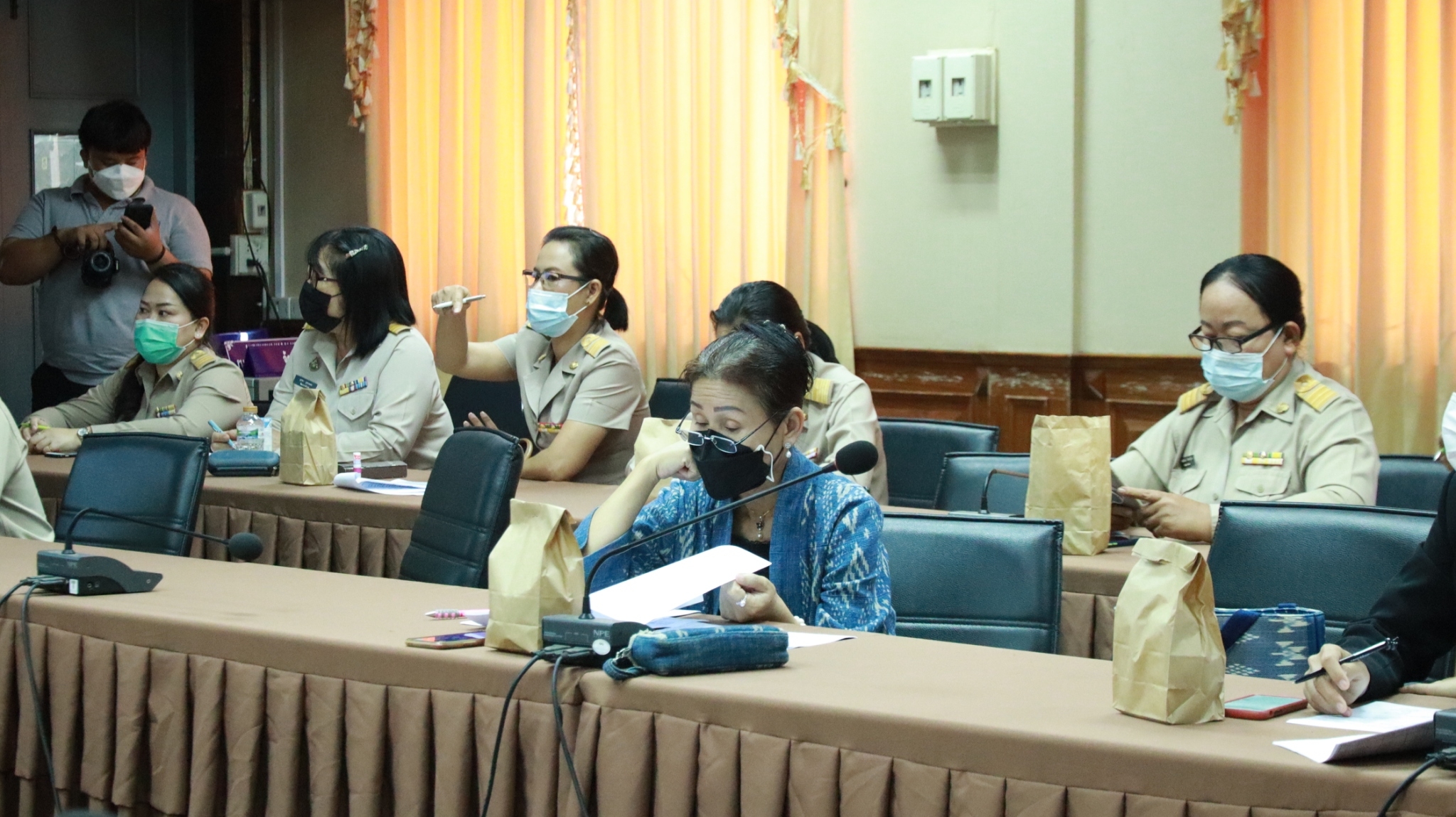 พช.สกลนคร : ประชุมจัดทำร่างแผนปฏิบัติการขับเคลื่อนการพัฒนาเศรษฐกิจฐานราก และประชารัฐจังหวัดสกลนคร