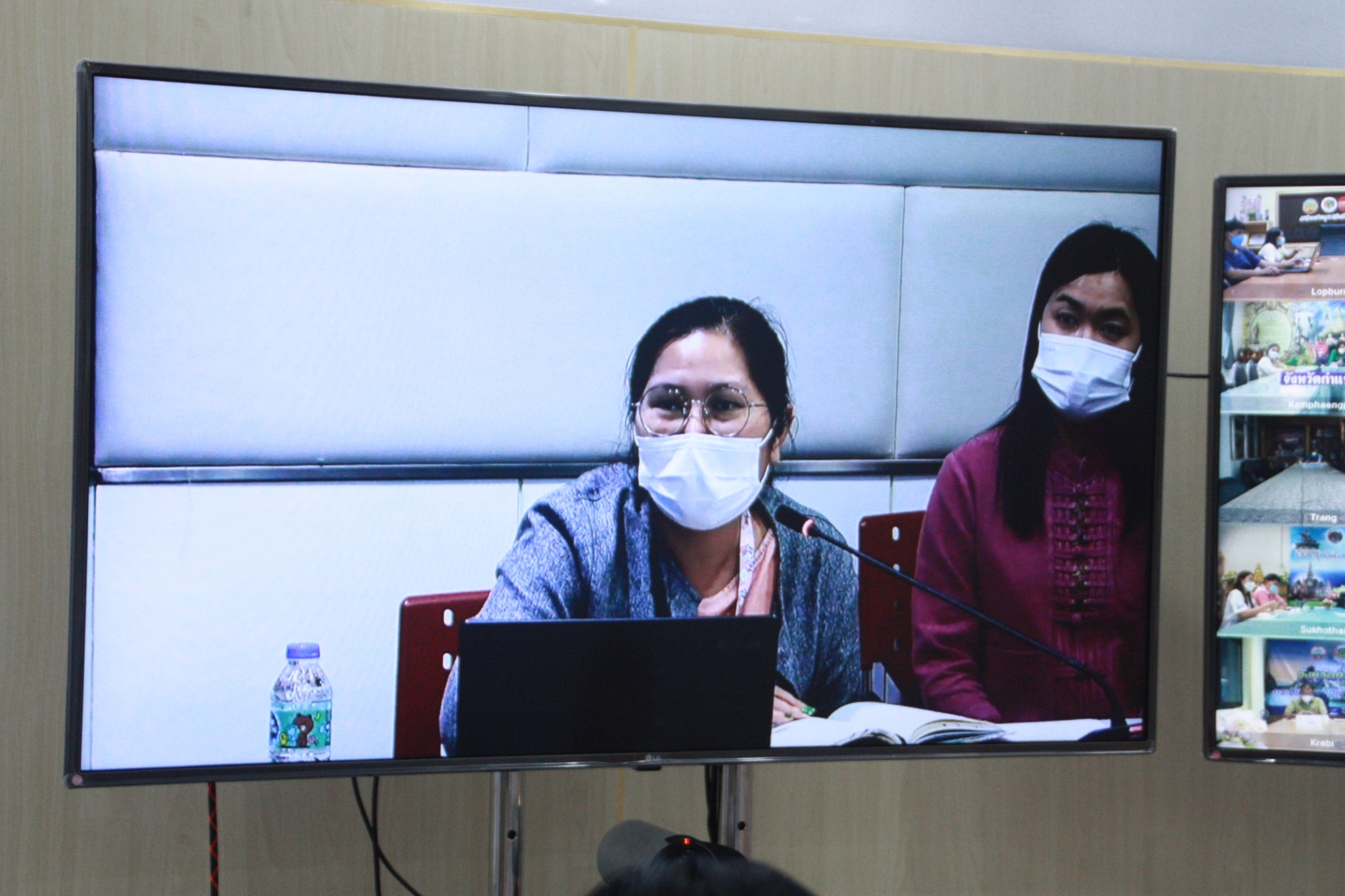 พจ.สกลนคร : ร่วมประชุมชี้แจงการรายงานข้อมูล “โคก หนอง นา โมเดล”