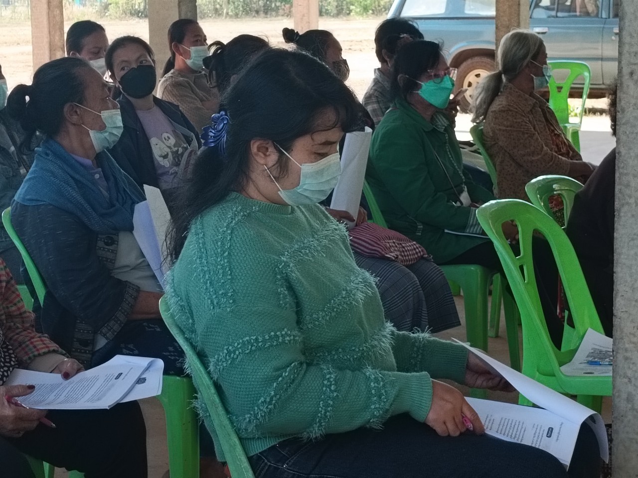 พจ.สกลนคร : ลงพื้นที่พบปะและให้กำลังใจผู้เข้าร่วม“โครงการขยายผล สืบสาน รักษา ต่อยอด ศาสตร์พระราชา ยกระดับการพัฒนาหมู่บ้านเศรษฐกิจพอเพียงต้นแบบ”