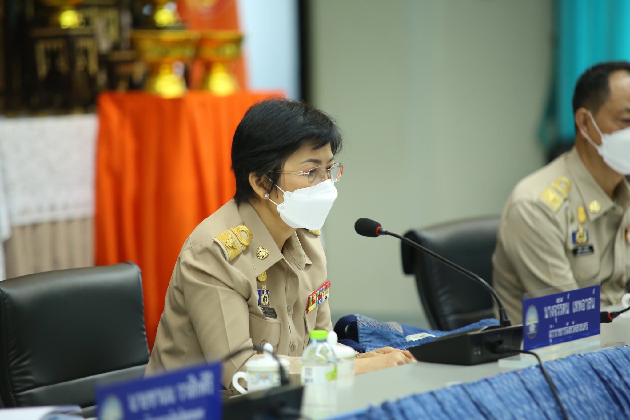 จังหวัดสกลนคร : มอบลายผ้าพระราชทาน “ผ้าขิดลายนารีรัตนราชกัญญา” และประชุมกรมการจังหวัด