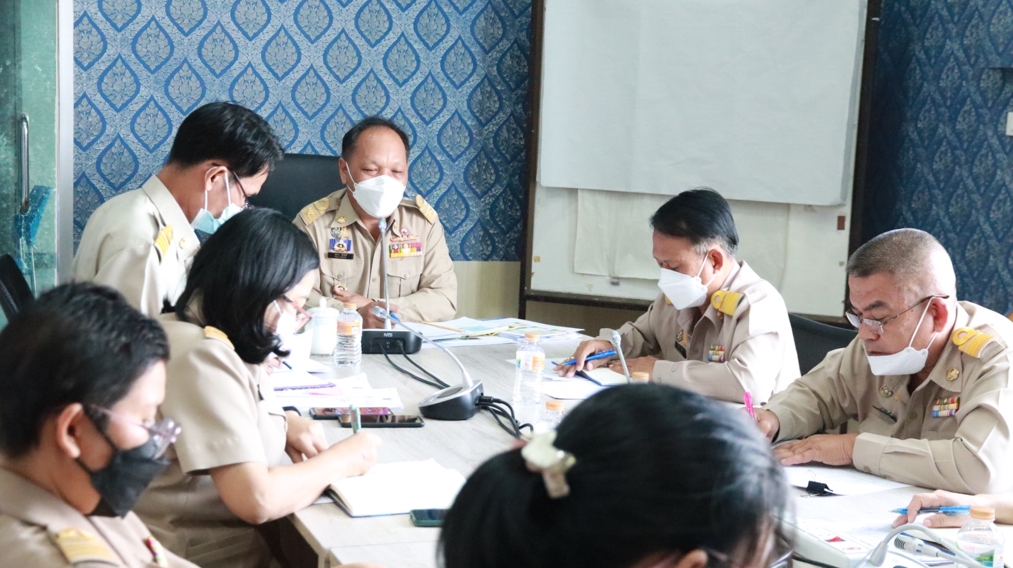 พช.สกลนคร : ประชุมเจ้าหน้าที่สำนักงานพัฒนาชุมชนจังหวัดสกลนคร