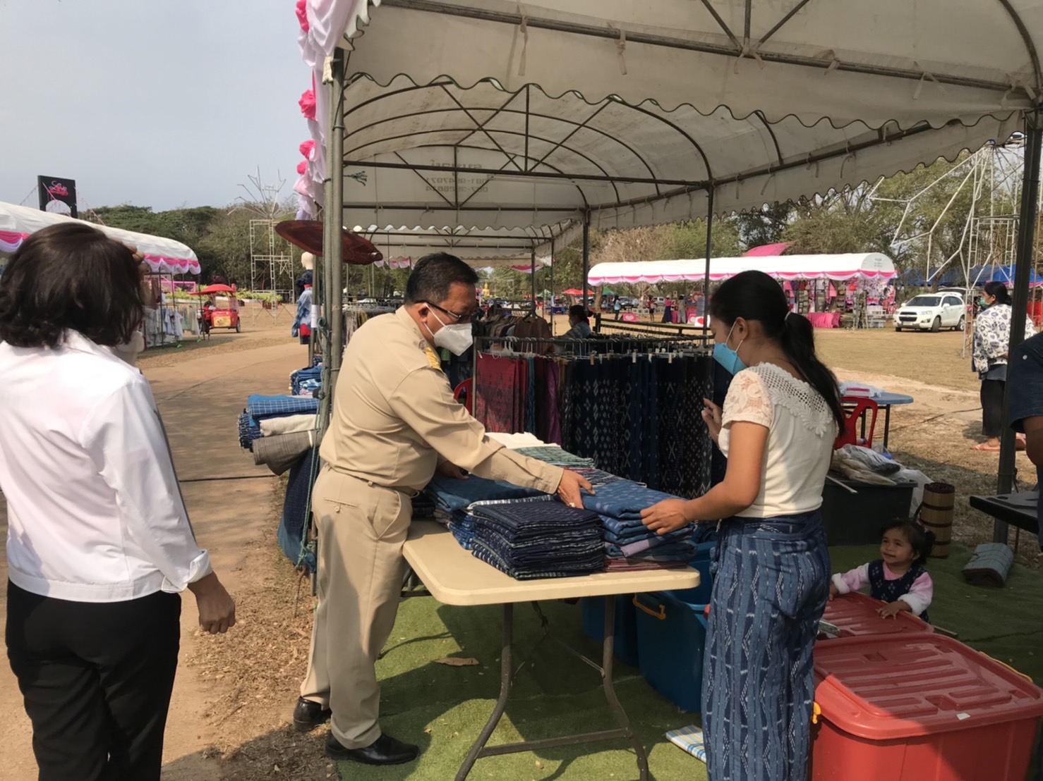พช.สกลนคร : นำผู้ประกอบการจำหน่ายสินค้า OTOP งาน “Wedding Fair” สกลนคร