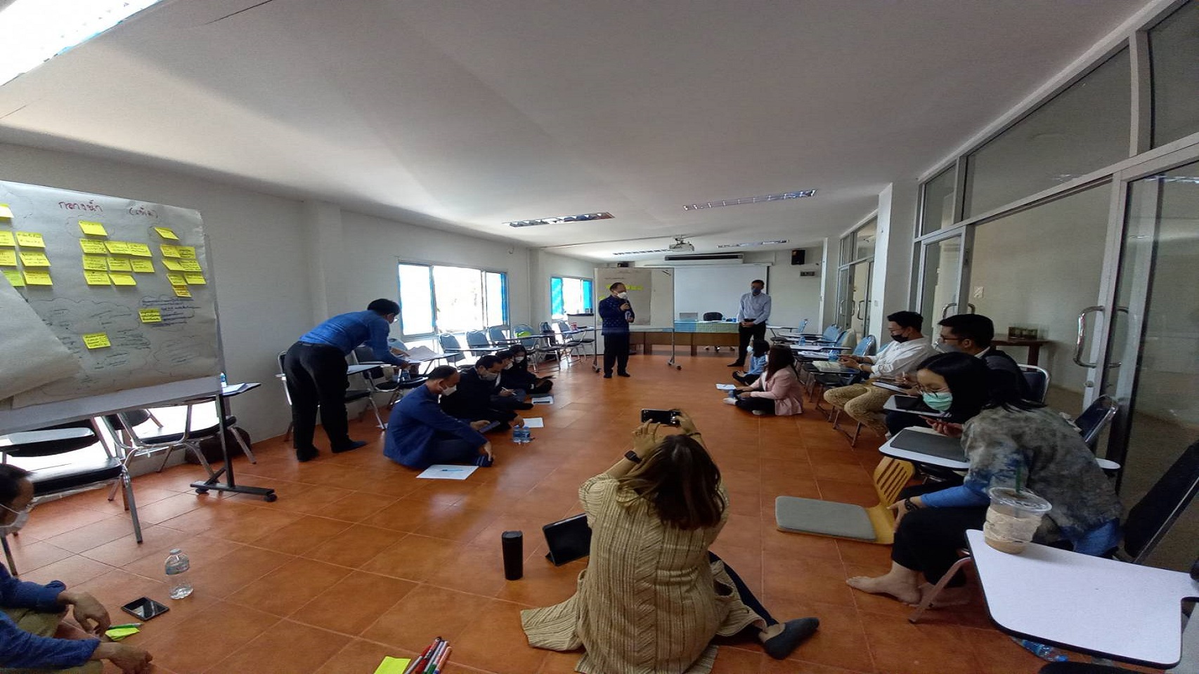 พจ.สกลนคร : ร่วม Work Shop การจัดทำโครงการเมืองหัตถอุตสาหกรรมผ้าย้อมครามและผ้าทอมือย้อมสีธรรมชาติ (Indigo Craft City)