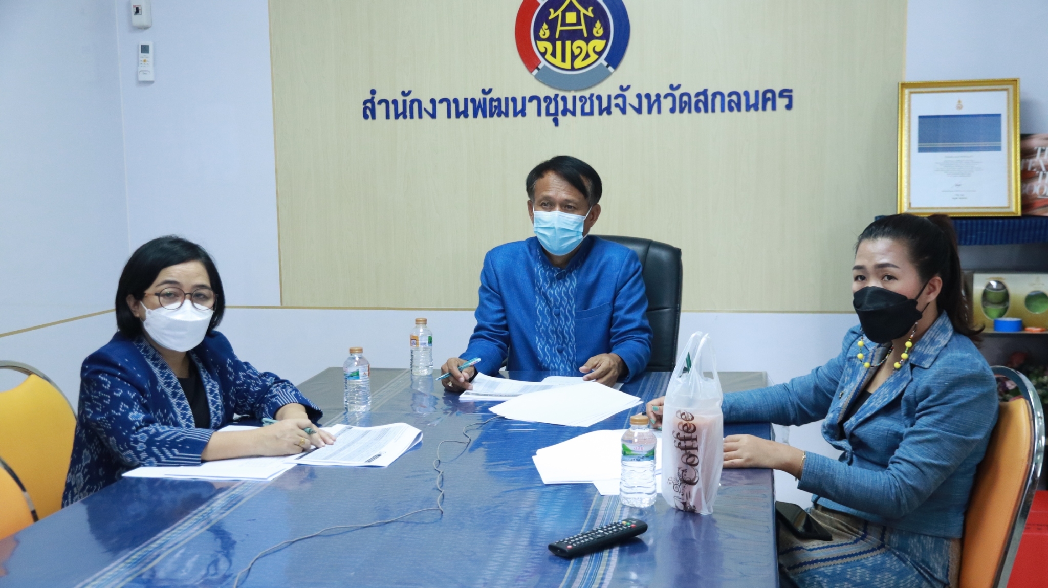 พช.สกลนคร : ร่วมประชุมติดตามเร่งรัดการเบิกจ่ายงบประมาณและการใช้จ่ายภาครัฐของกรมการพัฒนาชุมชน ประจำปีงบประมาณ พ.ศ. 2565 ผ่านระบบ Conference