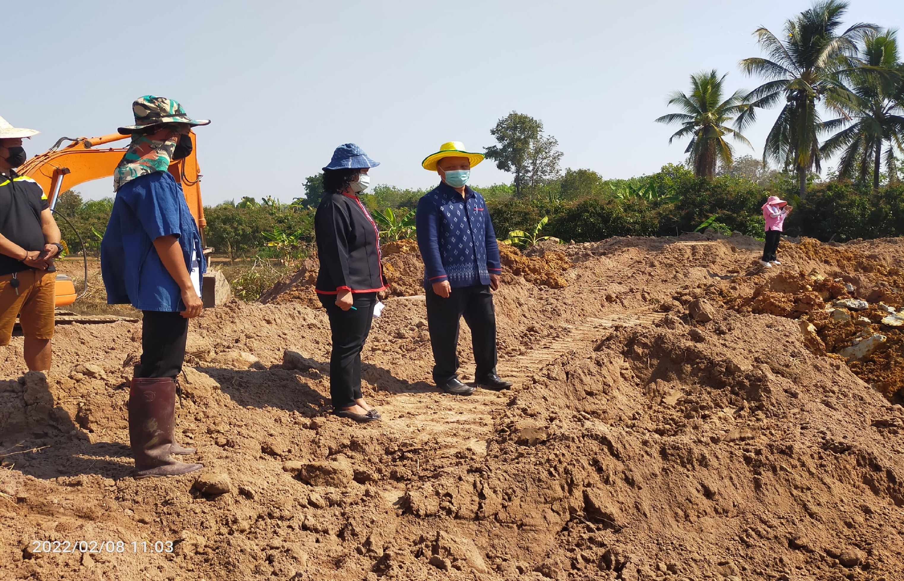 พจ.สกลนคร : ติดตามการขุดปรับพื้นที่ “โคก หนอง นา”