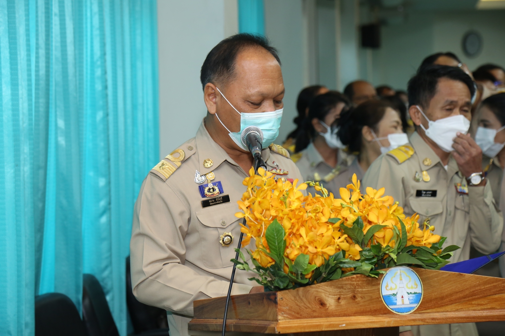 จังหวัดสกลนคร : มอบลายผ้าพระราชทาน “ผ้าขิดลายนารีรัตนราชกัญญา” และประชุมกรมการจังหวัด