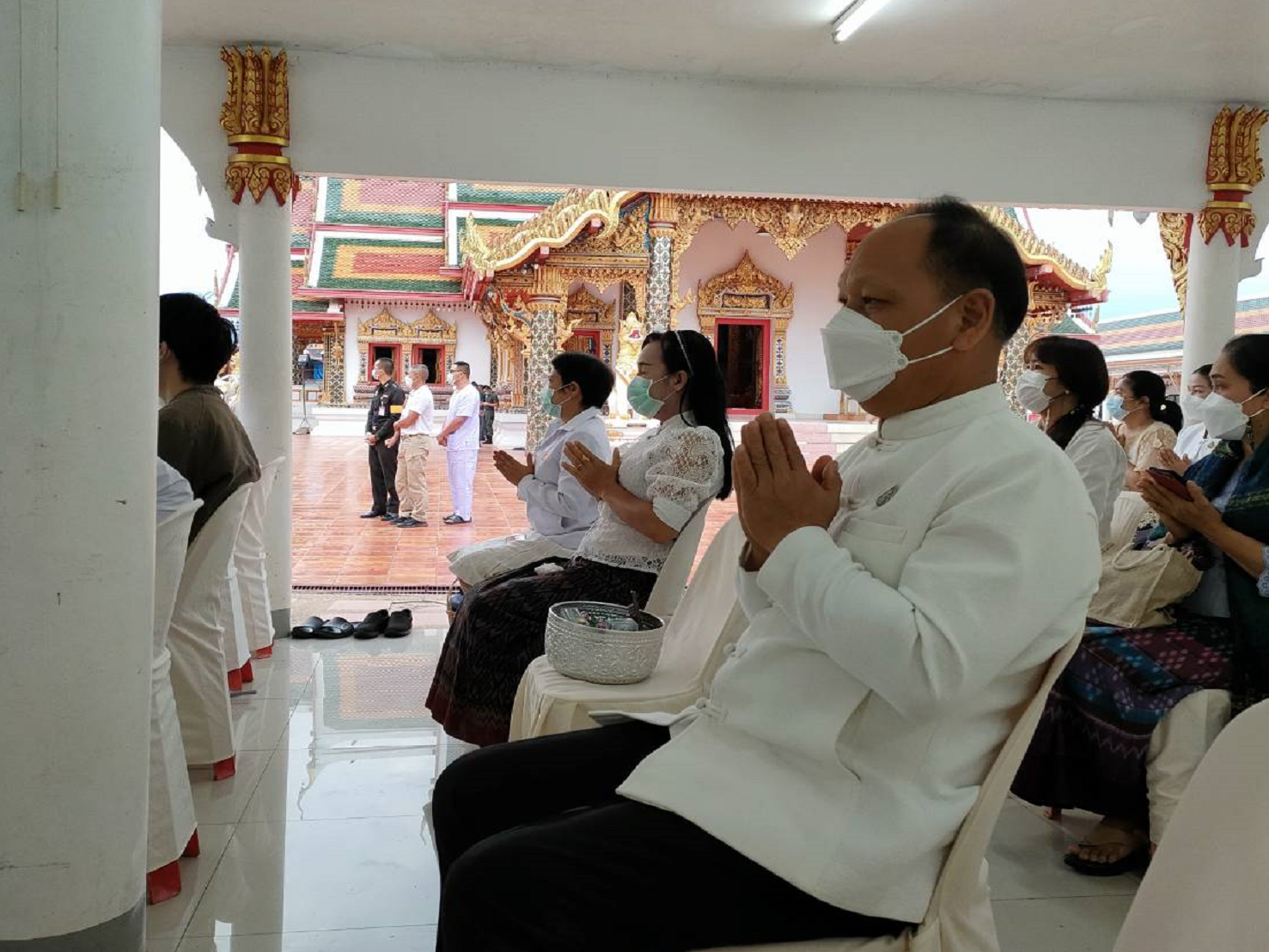 พจ.สกลนคร : นำเจ้าหน้าที่พัฒนาชุมชน ทำบุญตักบาตร เนื่องในวันมาฆบูชา