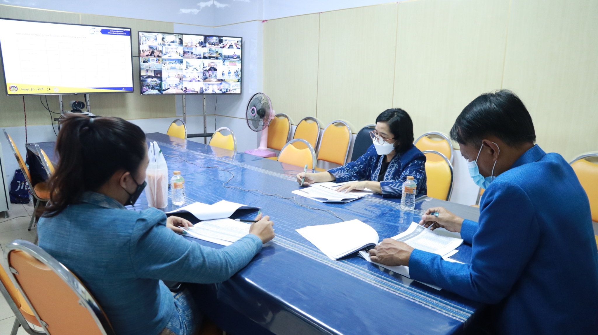 พช.สกลนคร : ร่วมประชุมติดตามเร่งรัดการเบิกจ่ายงบประมาณและการใช้จ่ายภาครัฐของกรมการพัฒนาชุมชน ประจำปีงบประมาณ พ.ศ. 2565 ผ่านระบบ Conference