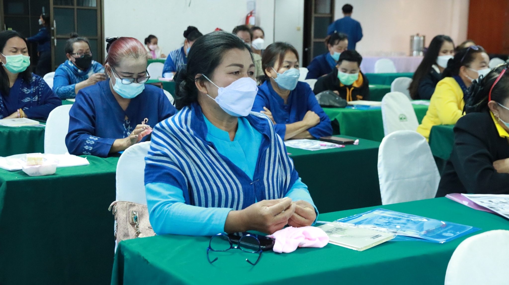 พจ.สกลนคร : มอบแนวทางการบริหารจัดการกลุ่มอาชีพสมาชิกกองทุนพัฒนาบทบาทสตรีอย่างมีประสิทธิภาพ