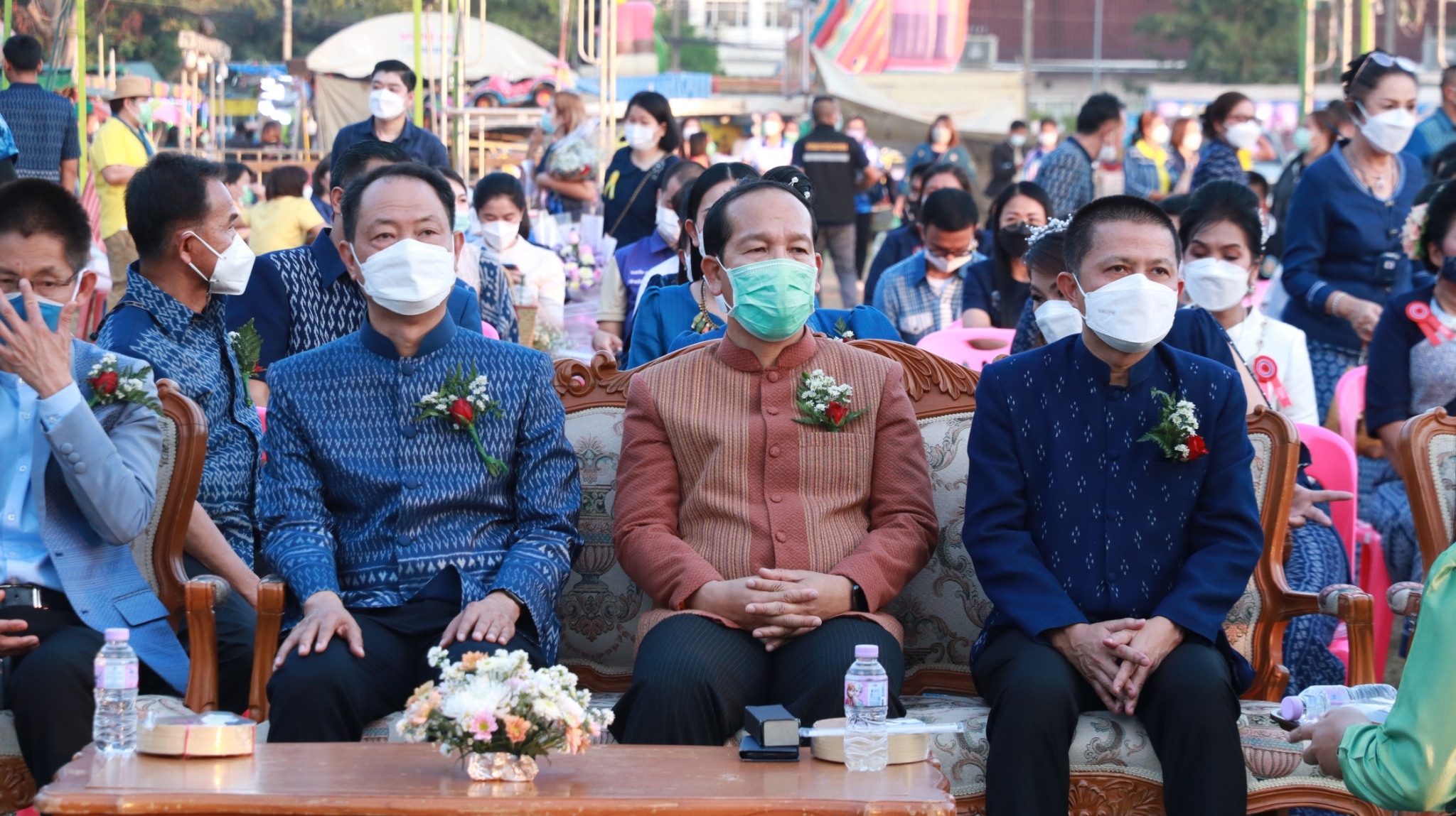 จังหวัดสกลนคร เดินแบบผ้าไทยในงานรวมน้ำใจไทสกล ปี 2565