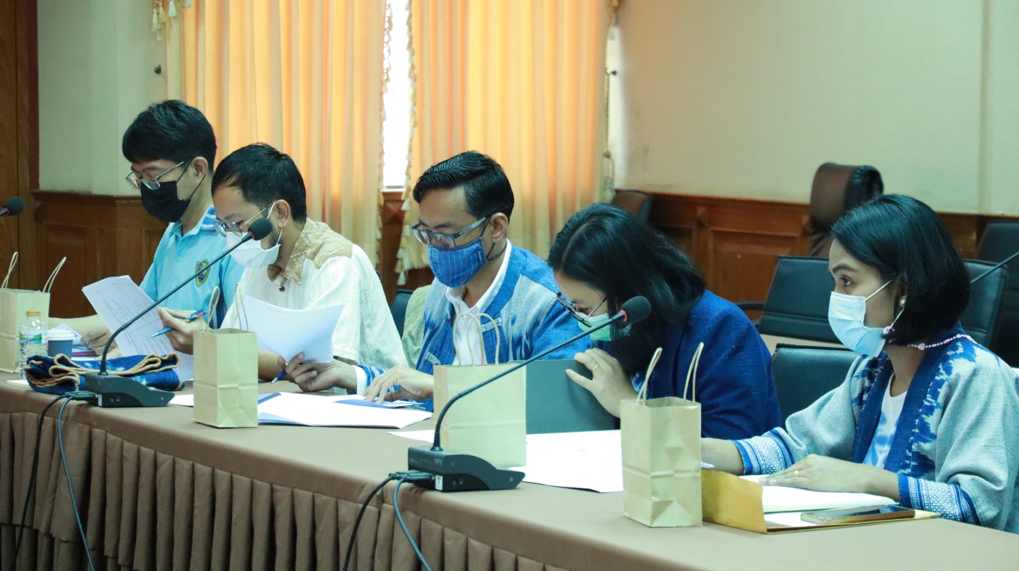 พช.สกลนคร : ประชุมการจัดทำข้อเสนอโครงการเมืองหัตถอุตสาหกรรมผ้าย้อมครามและผ้าทอมือย้อมสีธรรมชาติ (Indigo Craft City)