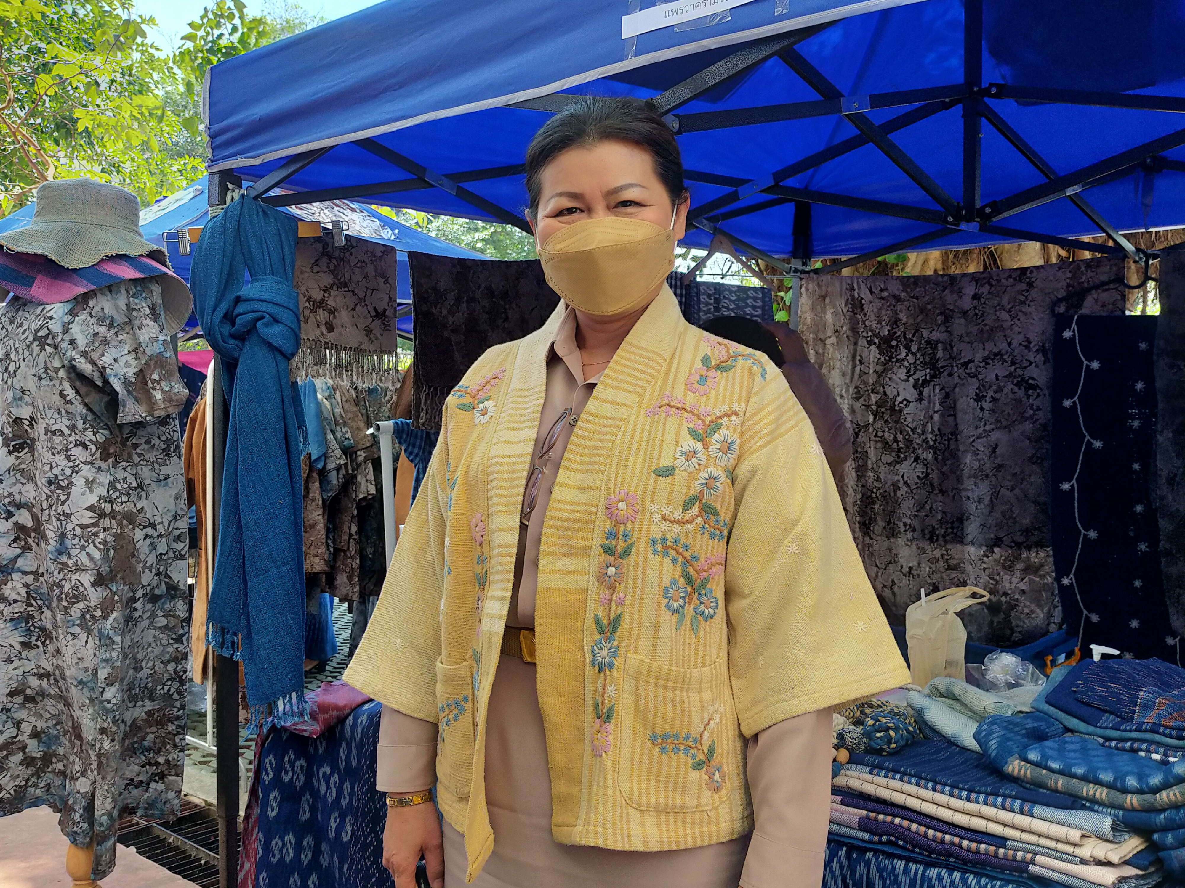 พช.สกลนคร : จัดตลาดนัดสินค้า OTOP สู้ภัยโควิด-19 ครั้งที่ 2
