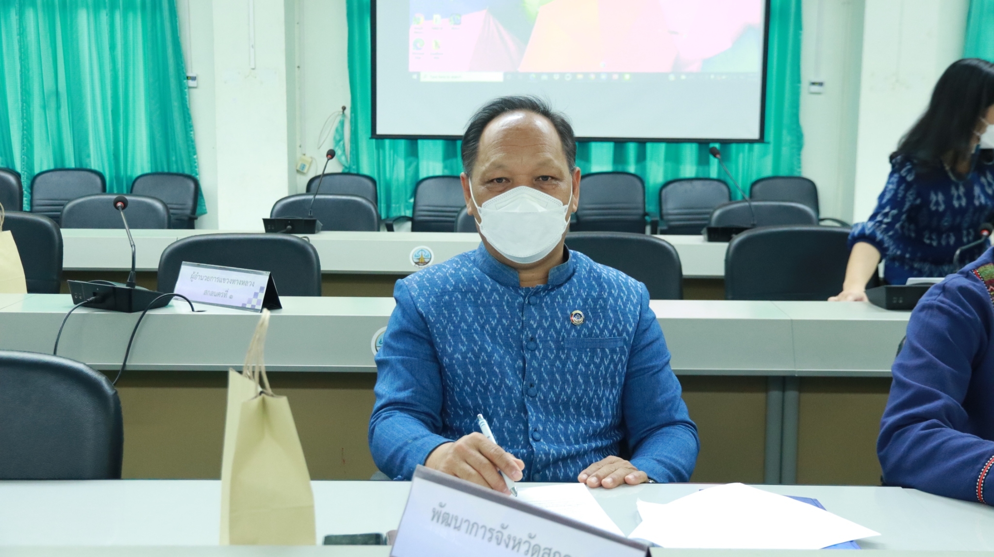 พจ.สกลนคร : ร่วมประชุมคณะกรรมาธิการติดตาม เสนอแนะ และเร่งรัดการปฏิรูปประเทศและการจัดทำและดำเนินการตามยุทธศาสตร์ชาติ วุฒิสภา ผ่านระบบ ZOOM