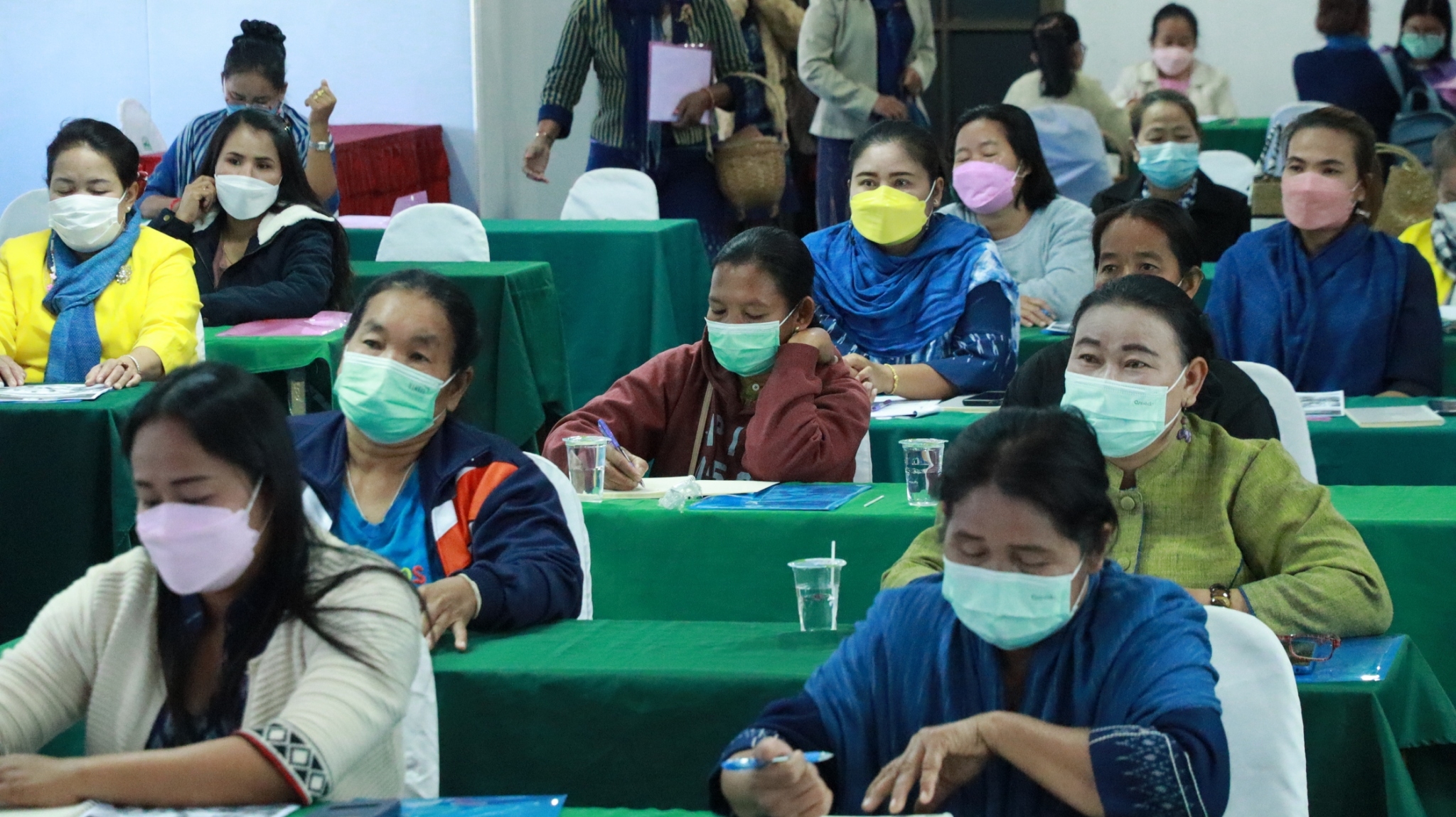 พจ.สกลนคร : มอบแนวทางการบริหารจัดการกลุ่มอาชีพสมาชิกกองทุนพัฒนาบทบาทสตรีอย่างมีประสิทธิภาพ