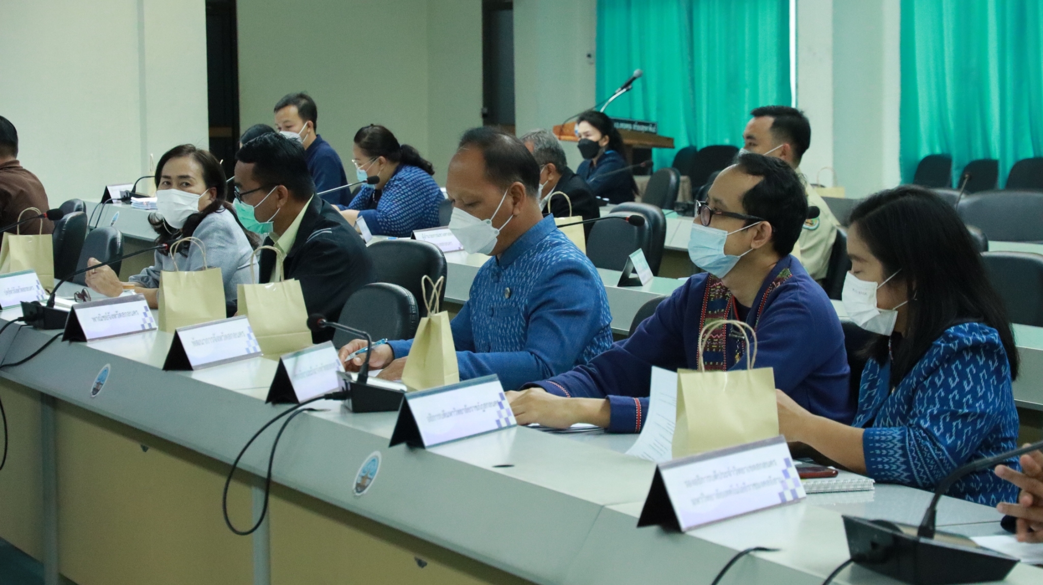 พจ.สกลนคร : ร่วมประชุมคณะกรรมาธิการติดตาม เสนอแนะ และเร่งรัดการปฏิรูปประเทศและการจัดทำและดำเนินการตามยุทธศาสตร์ชาติ วุฒิสภา ผ่านระบบ ZOOM