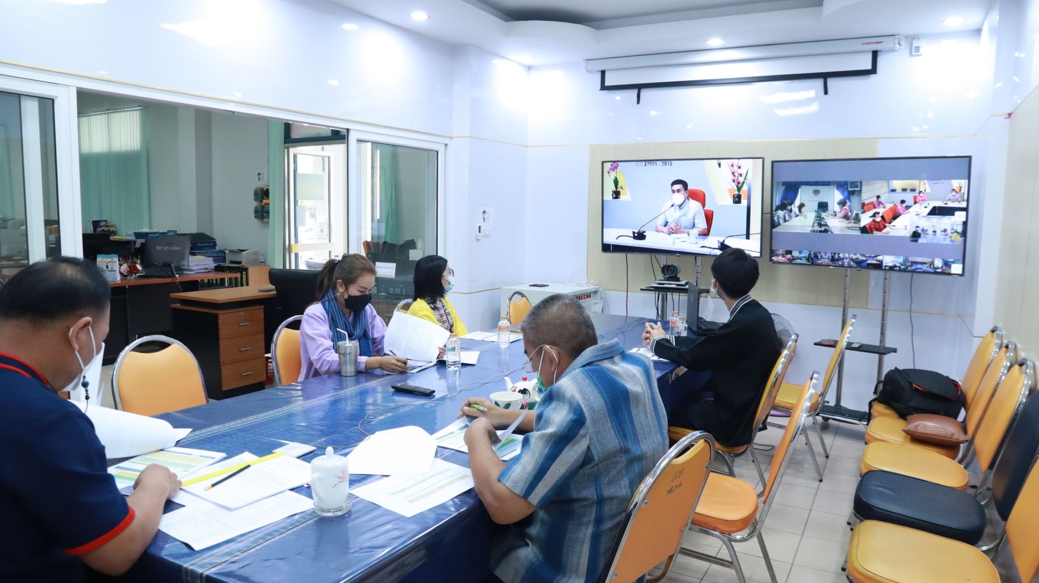 พช.สกลนคร : ร่วมประชุมชี้แจง เร่งรัด กำกับ ติดตาม การดำเนินงานกองทุนพัฒนาบทบาทสตรี ผ่านระบบ Conference