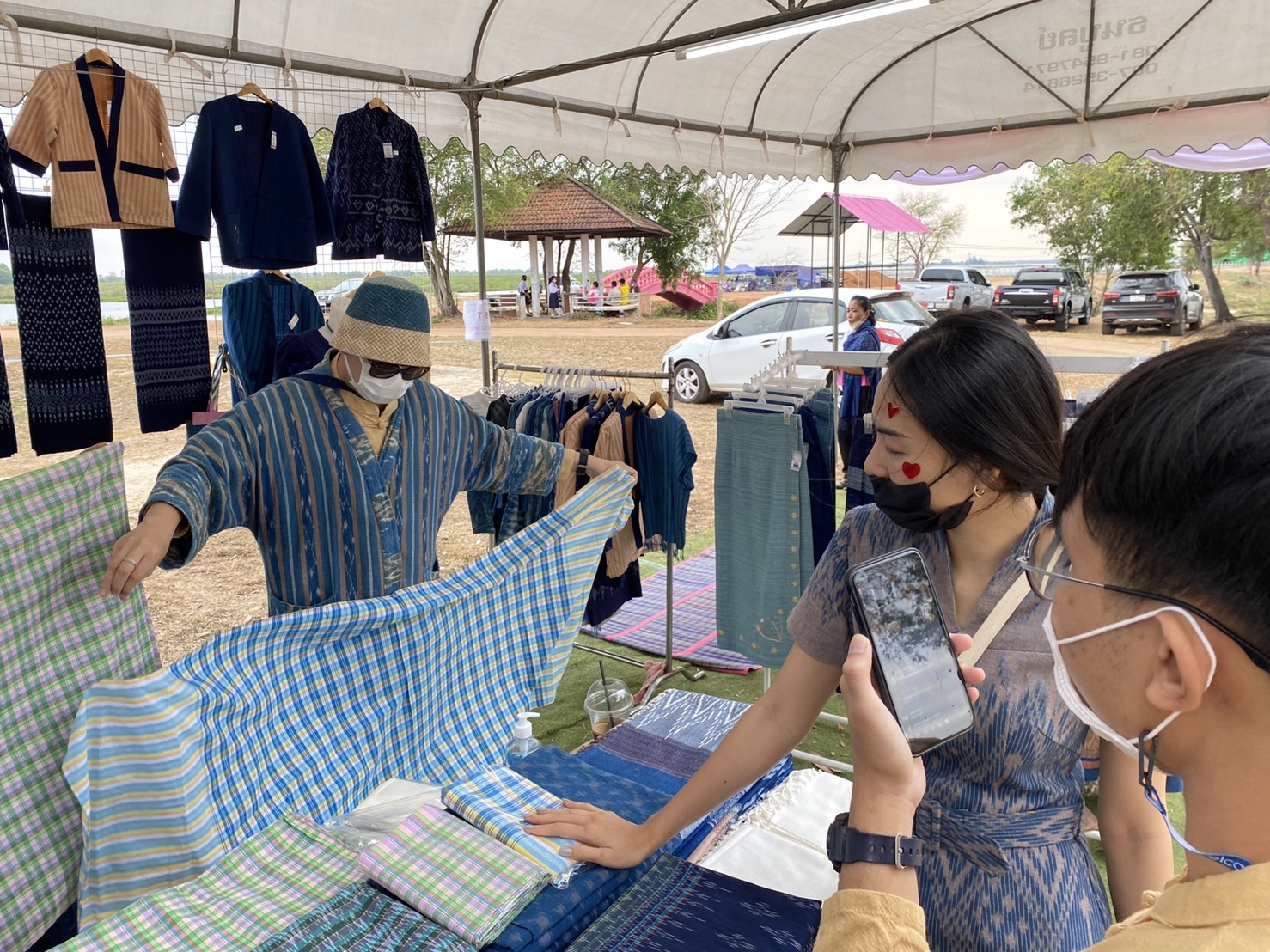 พช.สกลนคร : นำผู้ประกอบการจำหน่ายสินค้า OTOP งาน “Wedding Fair” สกลนคร