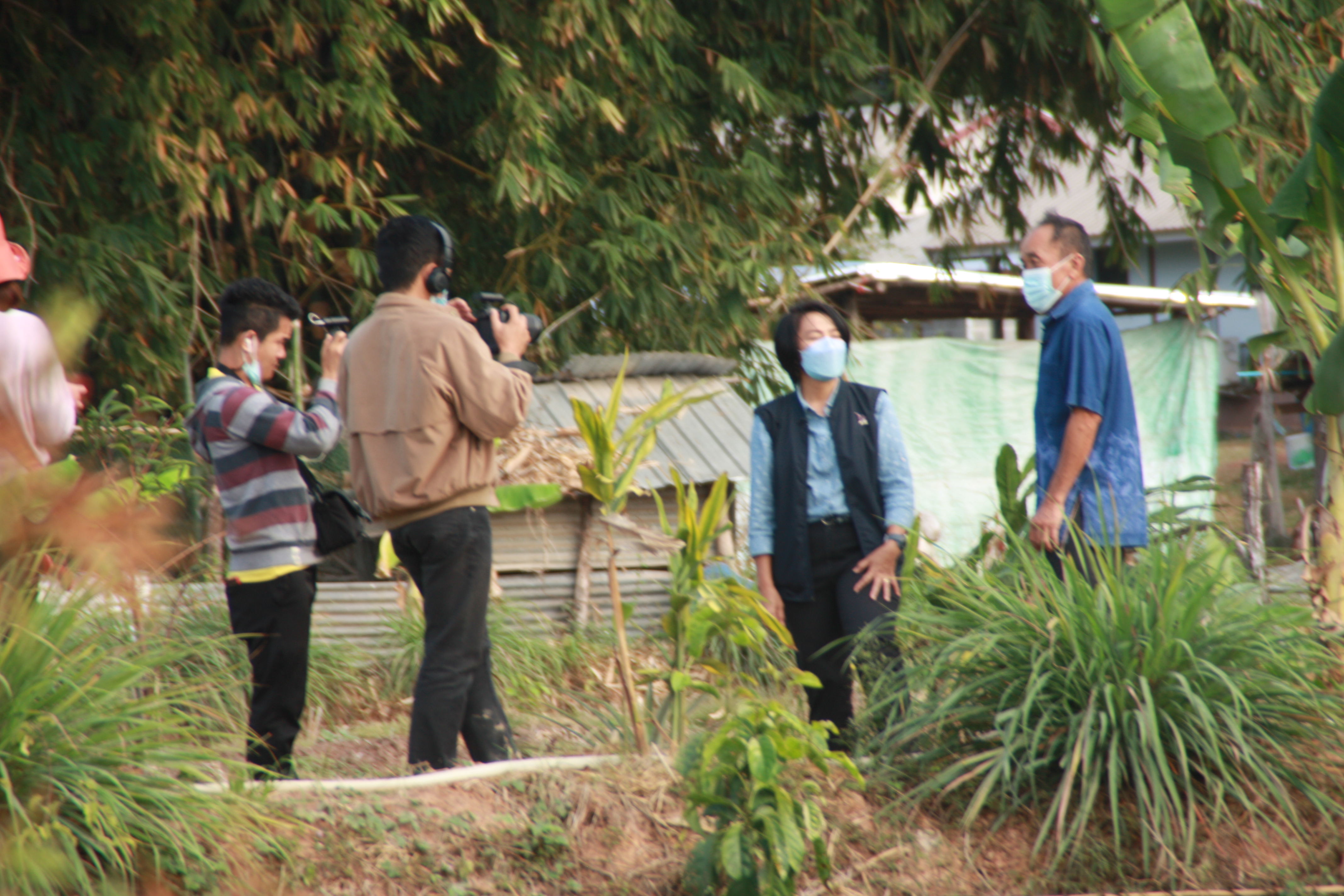 พช.สกลนคร : จับมือประชาสัมพันธ์จังหวัด จัดทำคลิปความสำเร็จ “โคก หนอง นา โมเดล”
