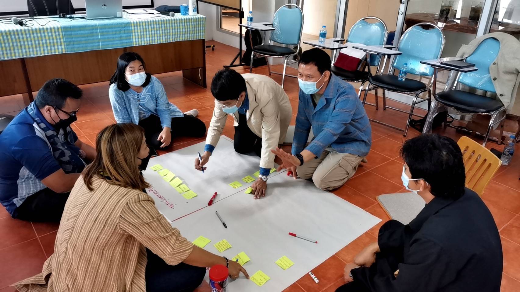 พจ.สกลนคร : ร่วม Work Shop การจัดทำโครงการเมืองหัตถอุตสาหกรรมผ้าย้อมครามและผ้าทอมือย้อมสีธรรมชาติ (Indigo Craft City)