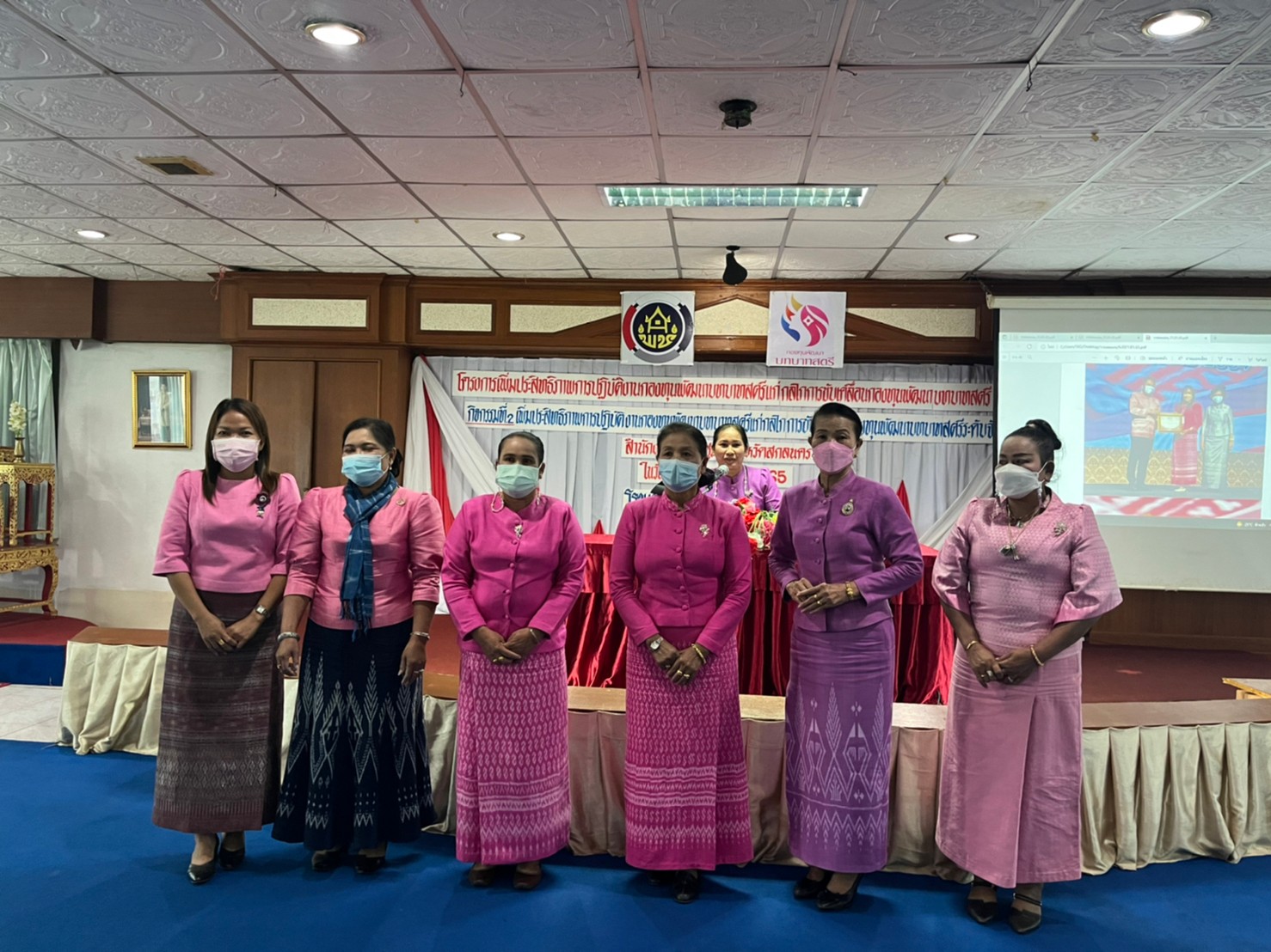 พจ.สกลนคร : มอบแนวทางการบริหารจัดการกองทุนพัฒนาบทบาทสตรี