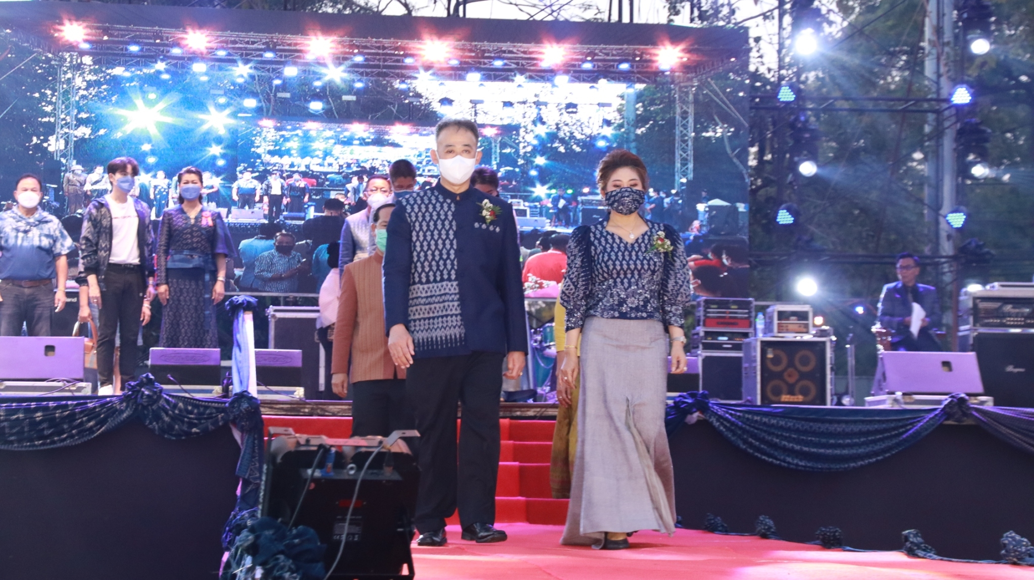 จังหวัดสกลนคร เดินแบบผ้าไทยในงานรวมน้ำใจไทสกล ปี 2565