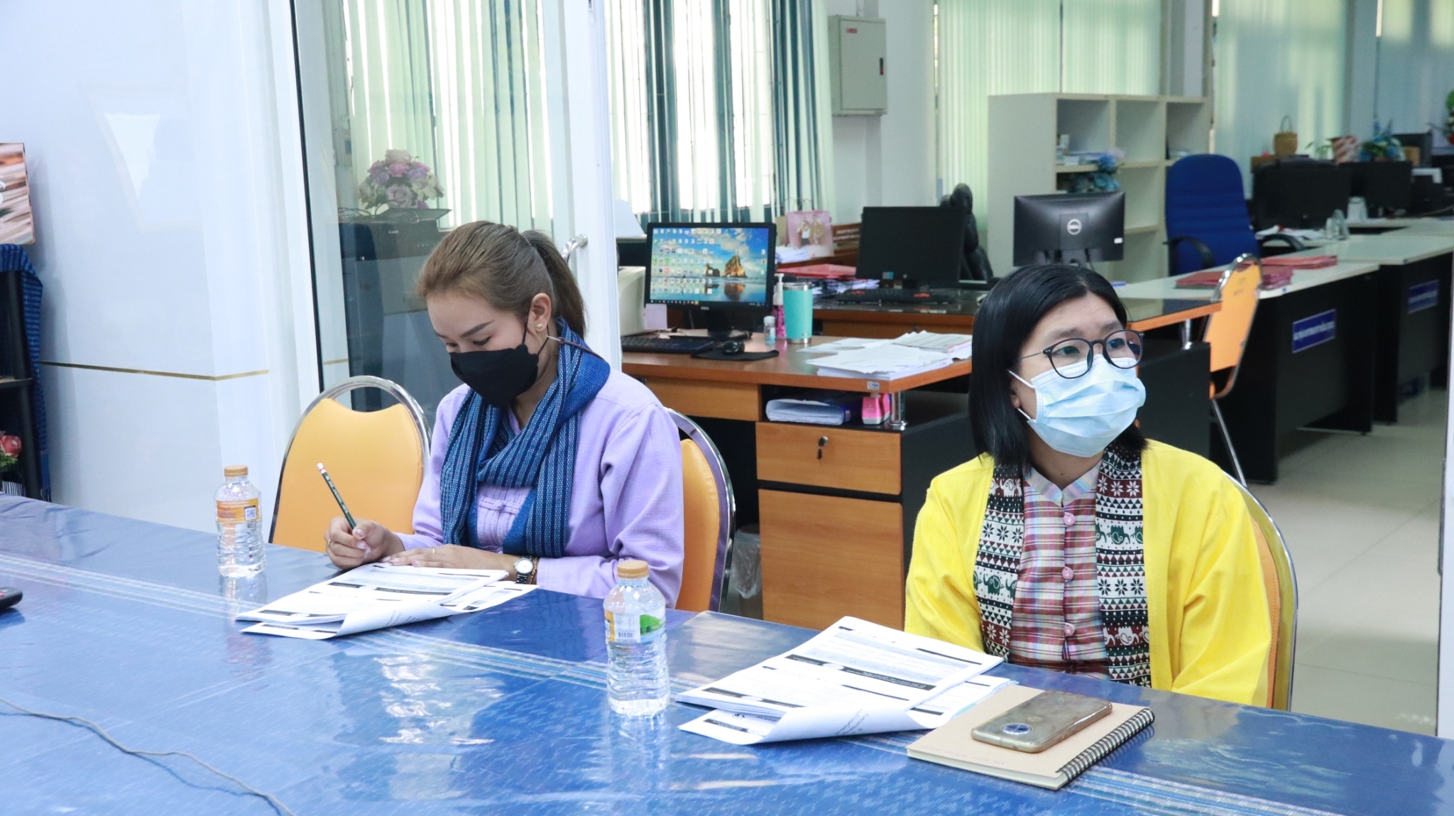 พช.สกลนคร : ร่วมประชุมชี้แจง เร่งรัด กำกับ ติดตาม การดำเนินงานกองทุนพัฒนาบทบาทสตรี ผ่านระบบ Conference