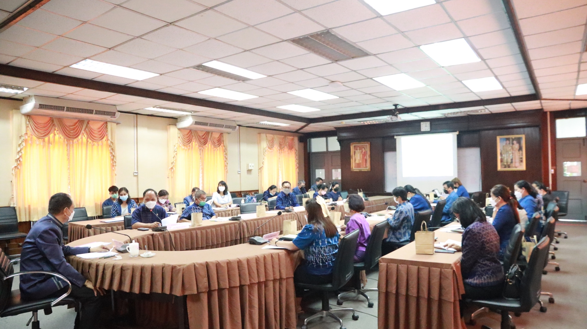 พช.สกลนคร : รองฯ ผวจ.จำรัส  เป็นประธานการประชุมคณะอนุฯ กองทุนพัฒนาบทบาทสตรี ครั้งที่ 2/2565
