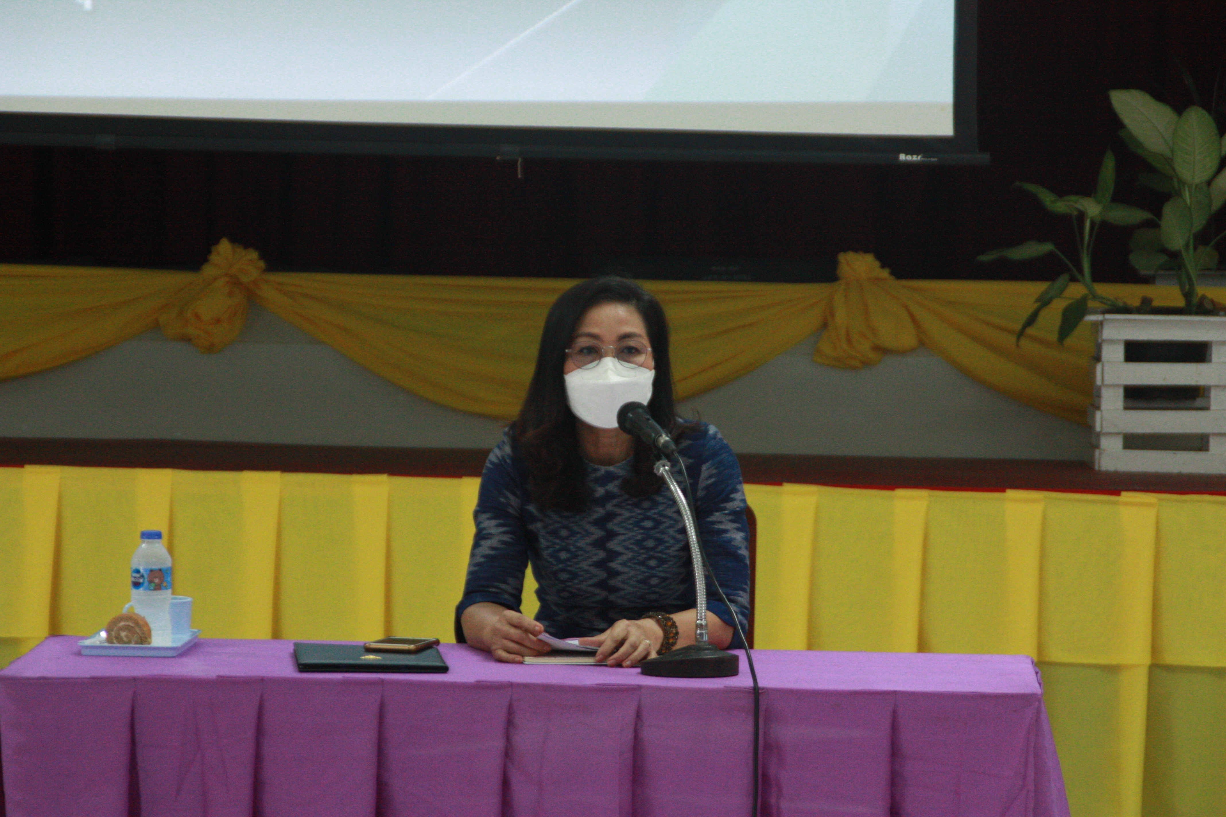 พจ.สกลนคร : เปิดประชุมเชิงปฏิบัติการเครือข่ายกองทุนหมู่บ้านและชุมชนเมือง