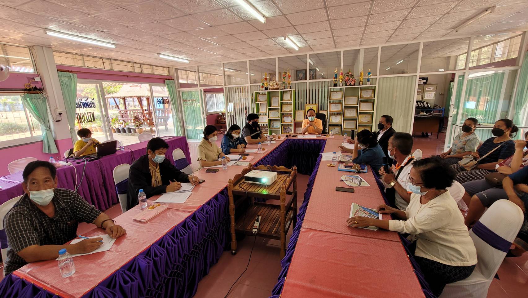 พช.สกลนคร : ประชุมหารือการก่อสร้าง “พิพิธภัณฑ์ผ้าย้อมคราม”