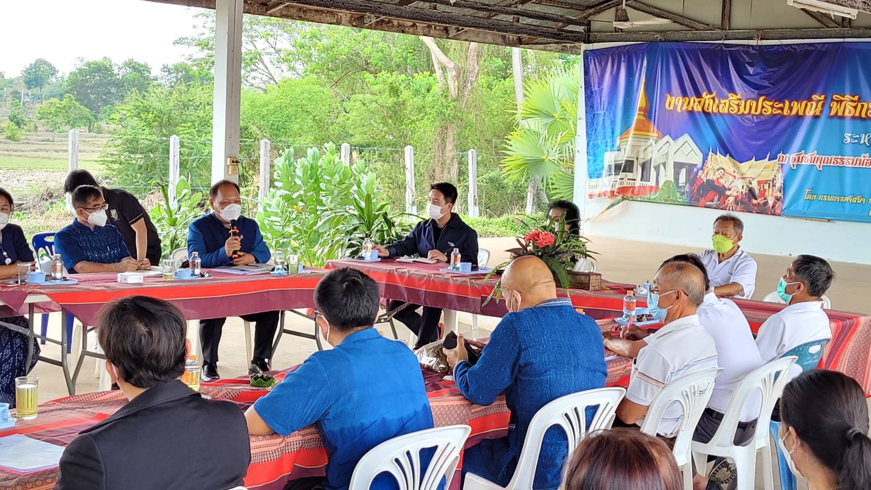 พจ.สกลนคร : ร่วมประชุมหารือแนวทางการดำเนินงาน Carbon Credit โครงการท่องเที่ยวโดยชุมชน ตามรอยองค์หลวงปู่มั่น บ้านหนองผือ