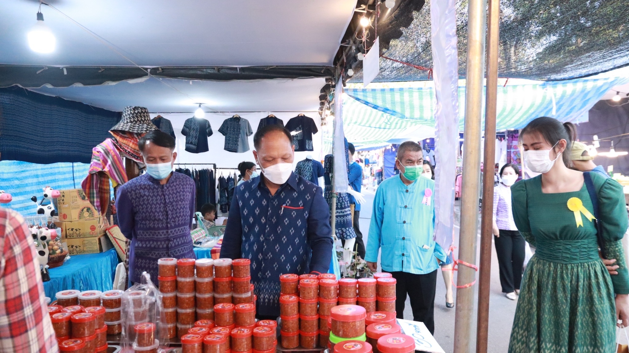 พช.สกลนคร : จัดประกวดบูธ OTOP งานรวมน้ำใจไทสกล ปี 2565