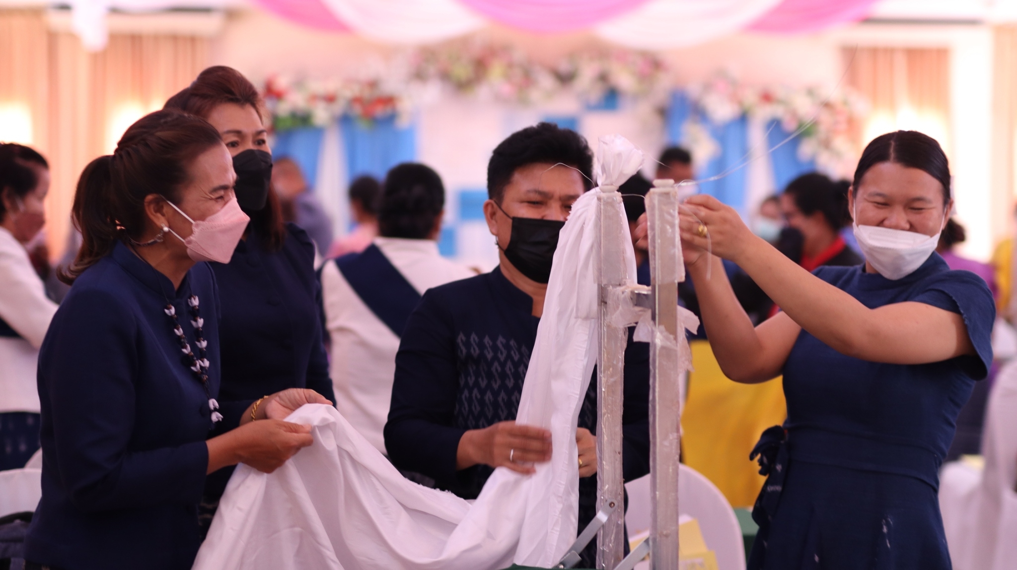 พช.สกลนคร : ผู้ว่าฯ จุรีรัตน์ เปิดโครงการเพิ่มพูนทักษะสตรีสกลนคร