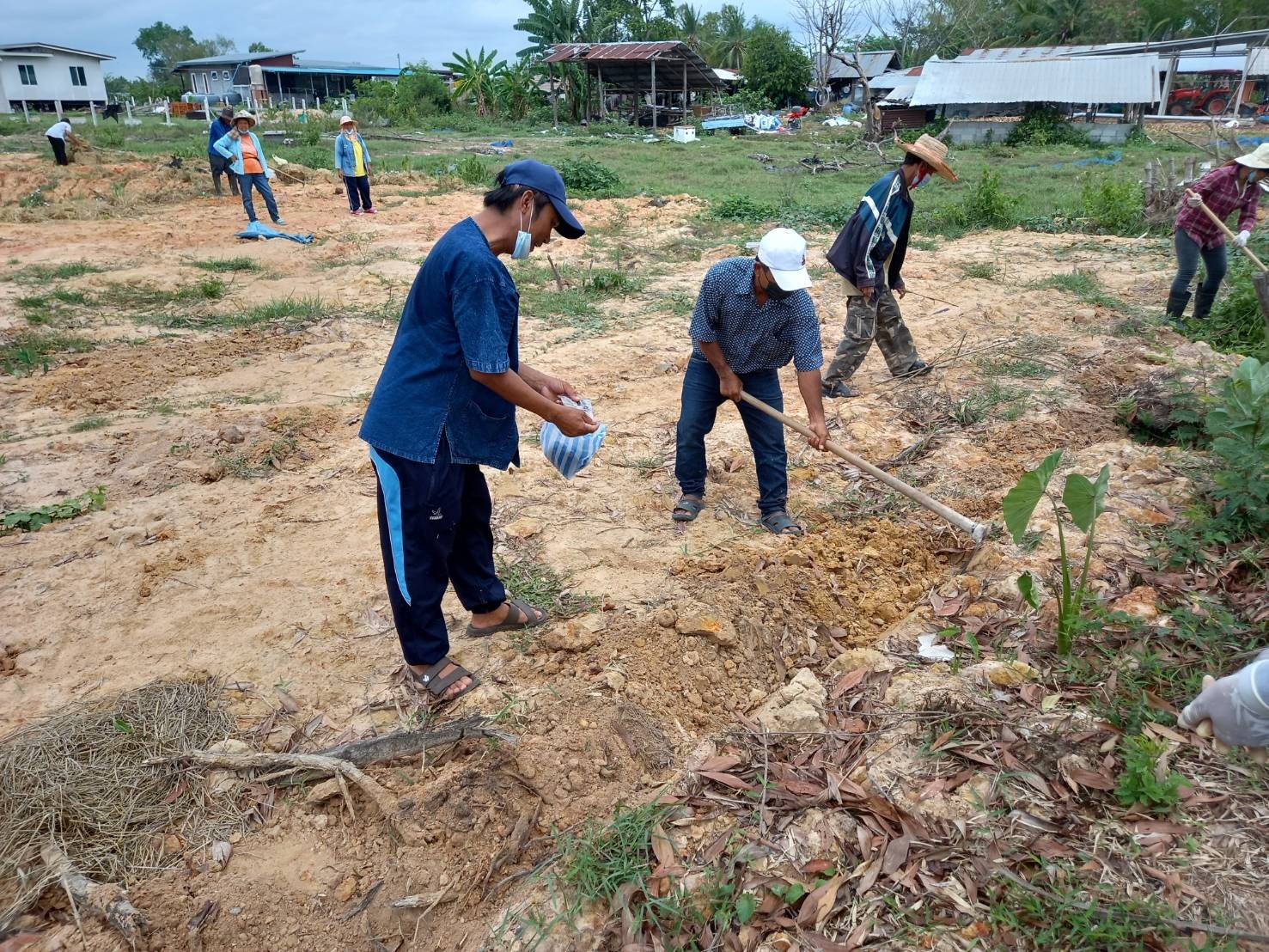 สุดสัปดาห์ “โคก หนอง นา โมเดล” สกลนคร