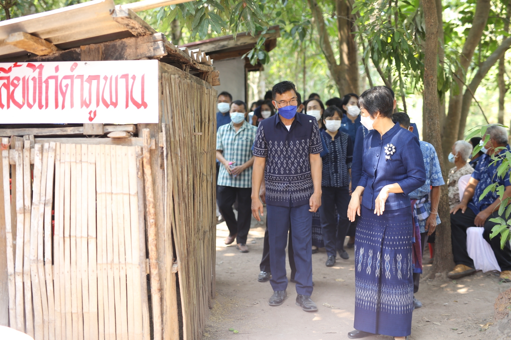ผู้ว่าฯ จุรีรัตน์ ส่งมอบบ้านแก่ครัวเรือนเป้าหมายแก้จนสกลนคร