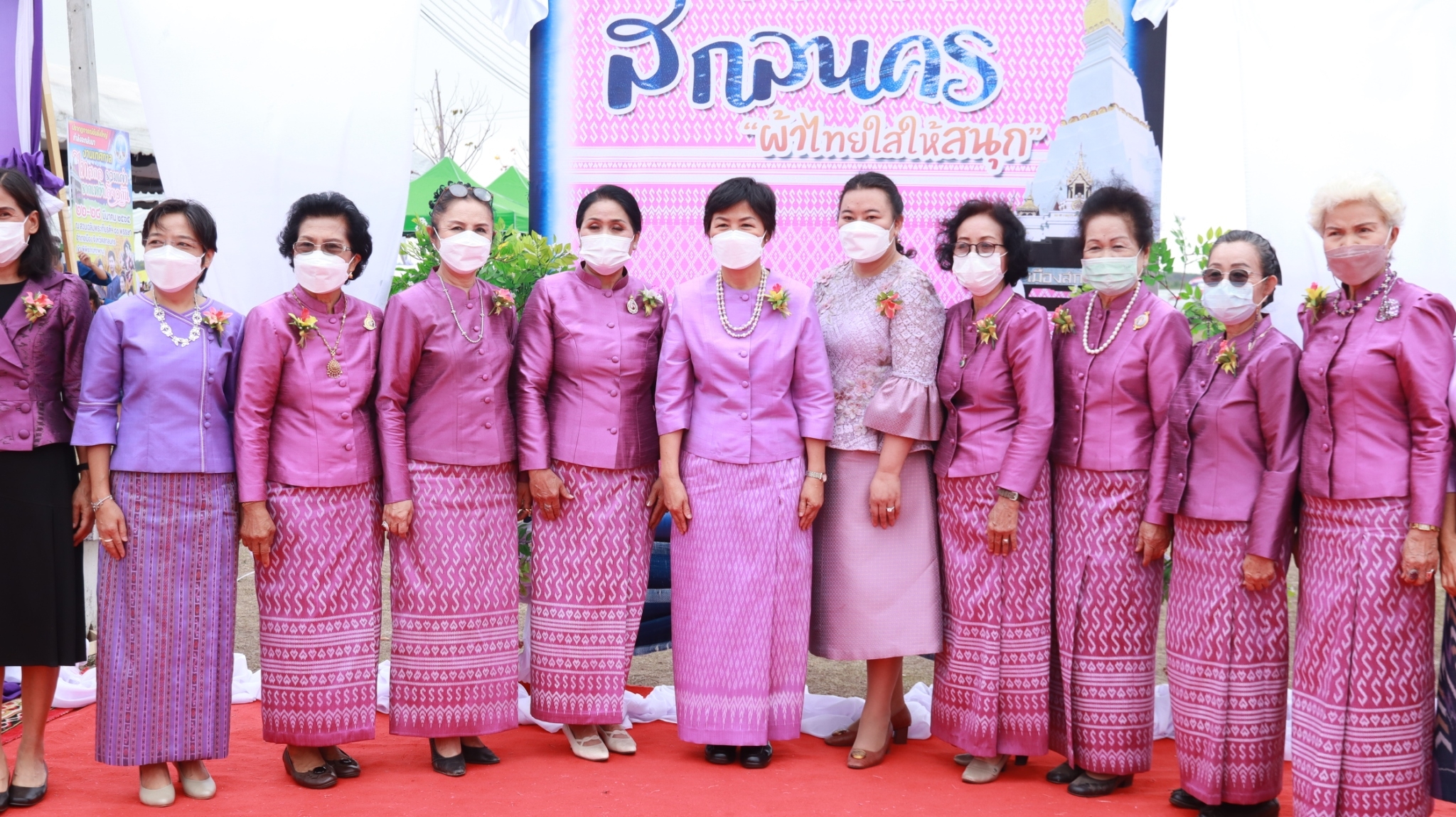 ผู้ว่าฯ จุรีรัตน์ เปิดงานวันสตรีสากลจังหวัดสกลนคร