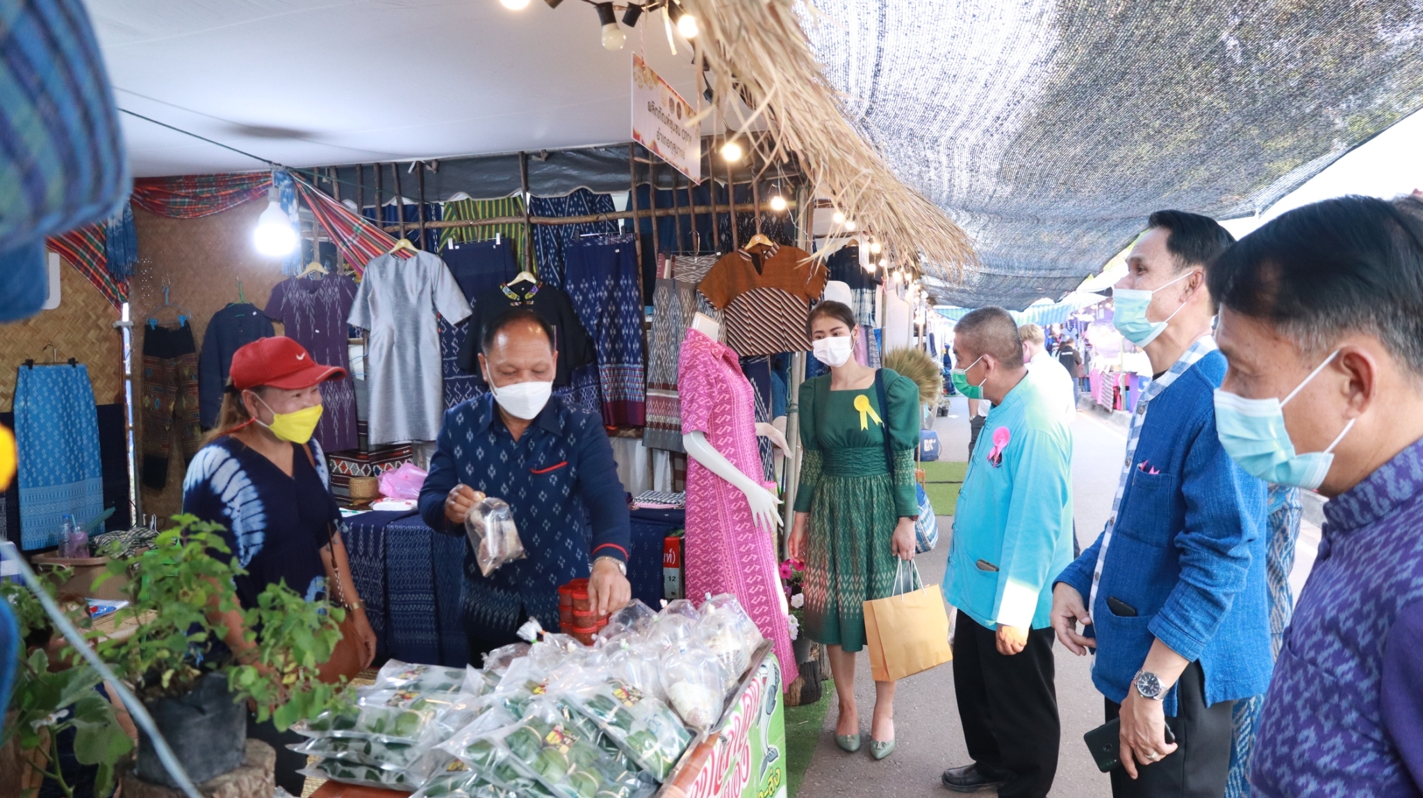 พช.สกลนคร : จัดประกวดบูธ OTOP งานรวมน้ำใจไทสกล ปี 2565