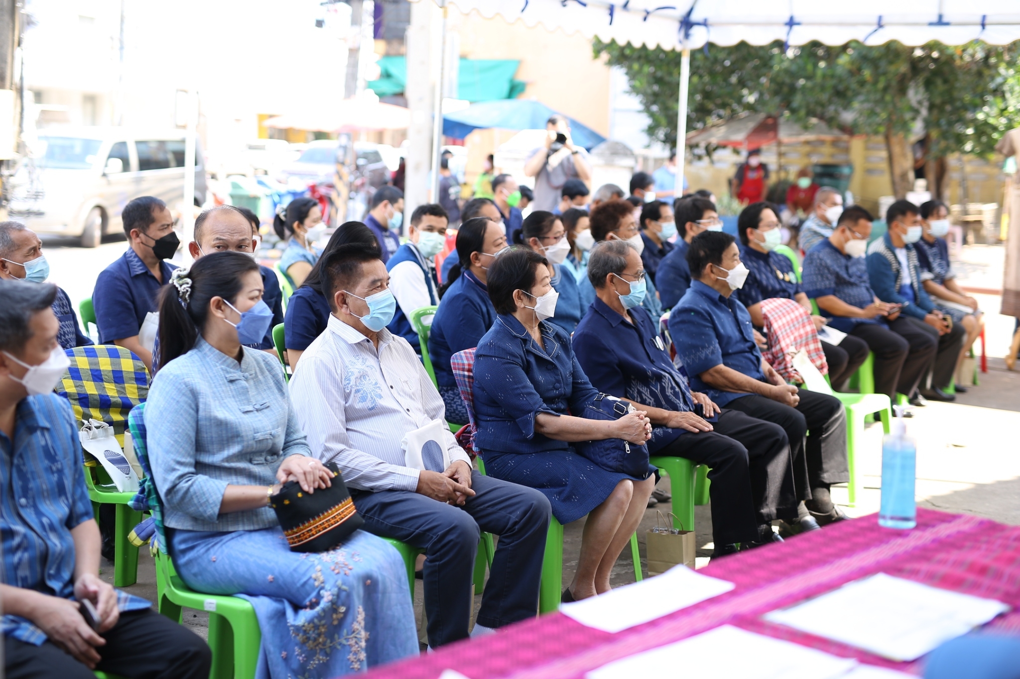 ผู้ว่าฯ จุรีรัตน์  เป็นประธานเปิดศูนย์ OTOP สกลนคร