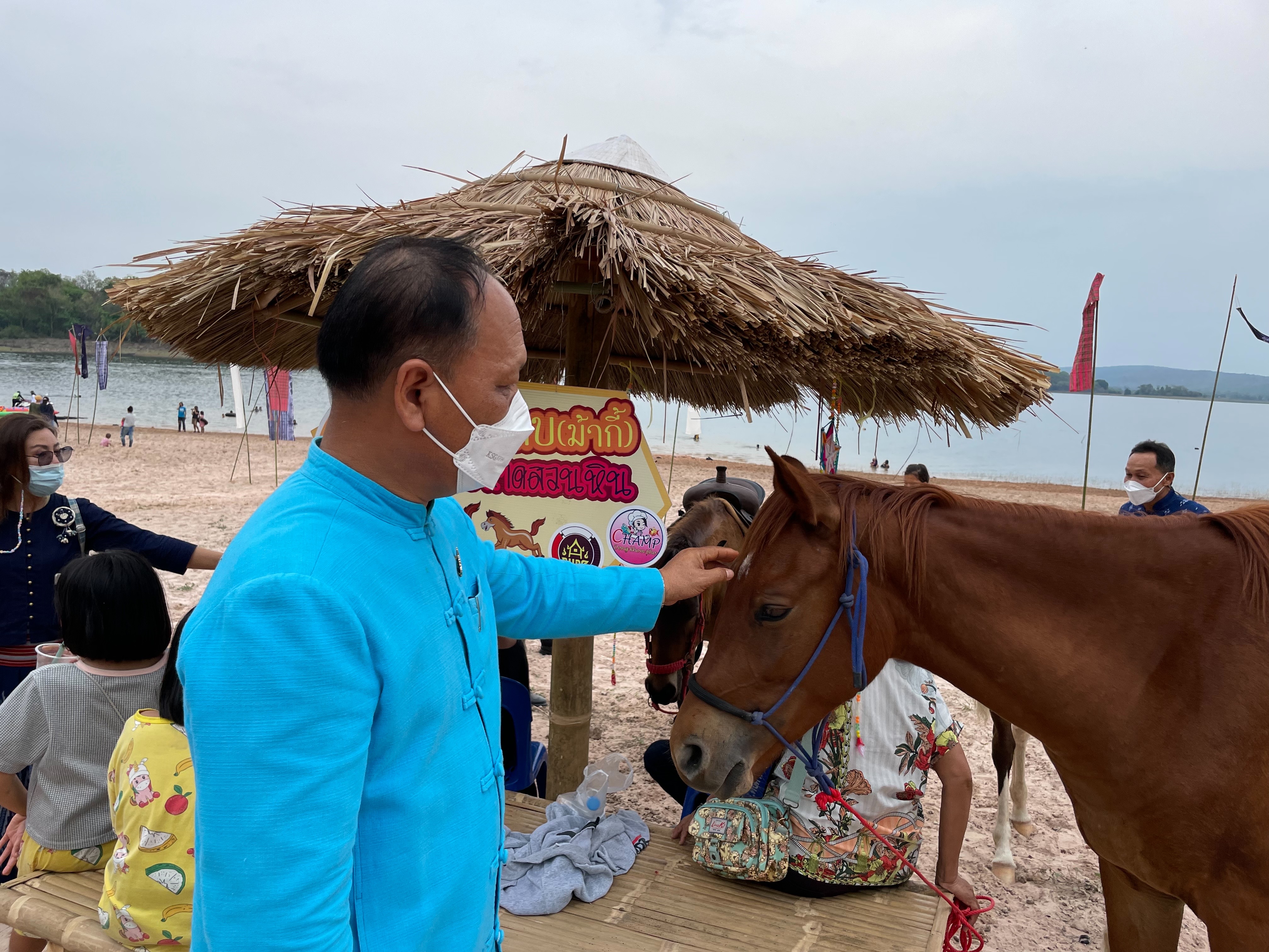 พช.สกลนคร : จัดกิจกรรม “เพอมิฮาว” (D-HOPE) ณ หาดสวนหิน ถิ่นวาริชภูมิ