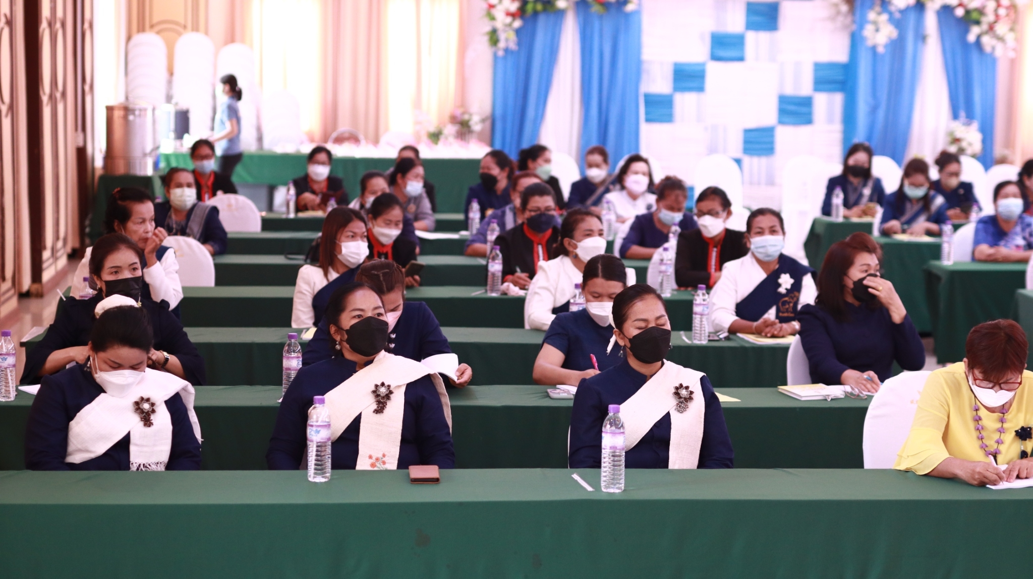 พช.สกลนคร : ผู้ว่าฯ จุรีรัตน์ เปิดโครงการเพิ่มพูนทักษะสตรีสกลนคร