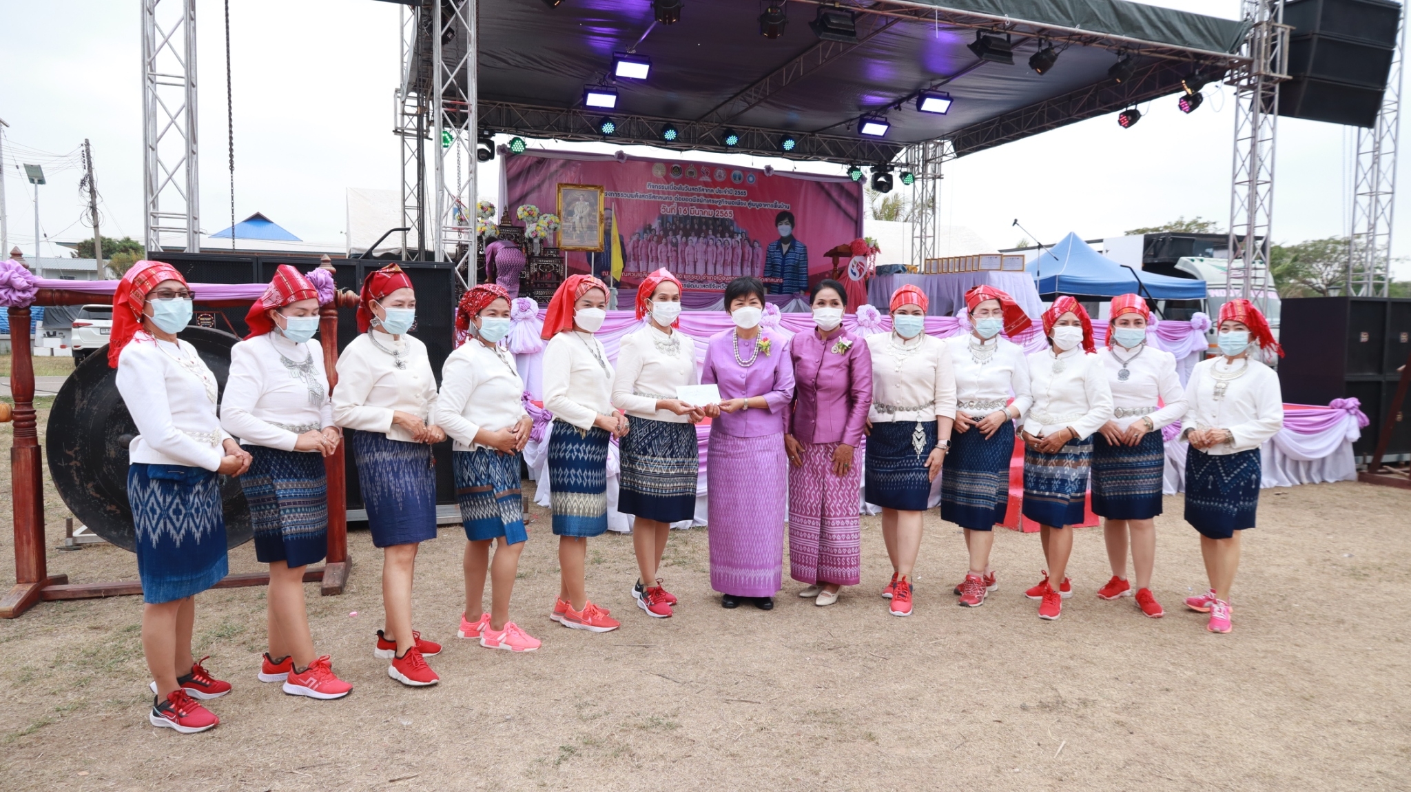 ผู้ว่าฯ จุรีรัตน์ เปิดงานวันสตรีสากลจังหวัดสกลนคร