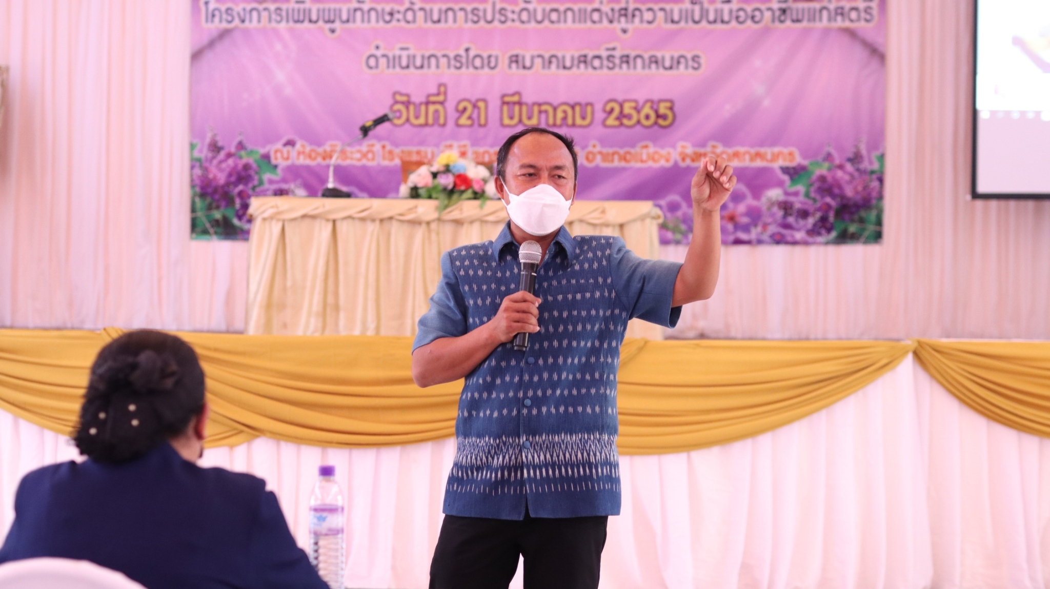 พช.สกลนคร : ผู้ว่าฯ จุรีรัตน์ เปิดโครงการเพิ่มพูนทักษะสตรีสกลนคร