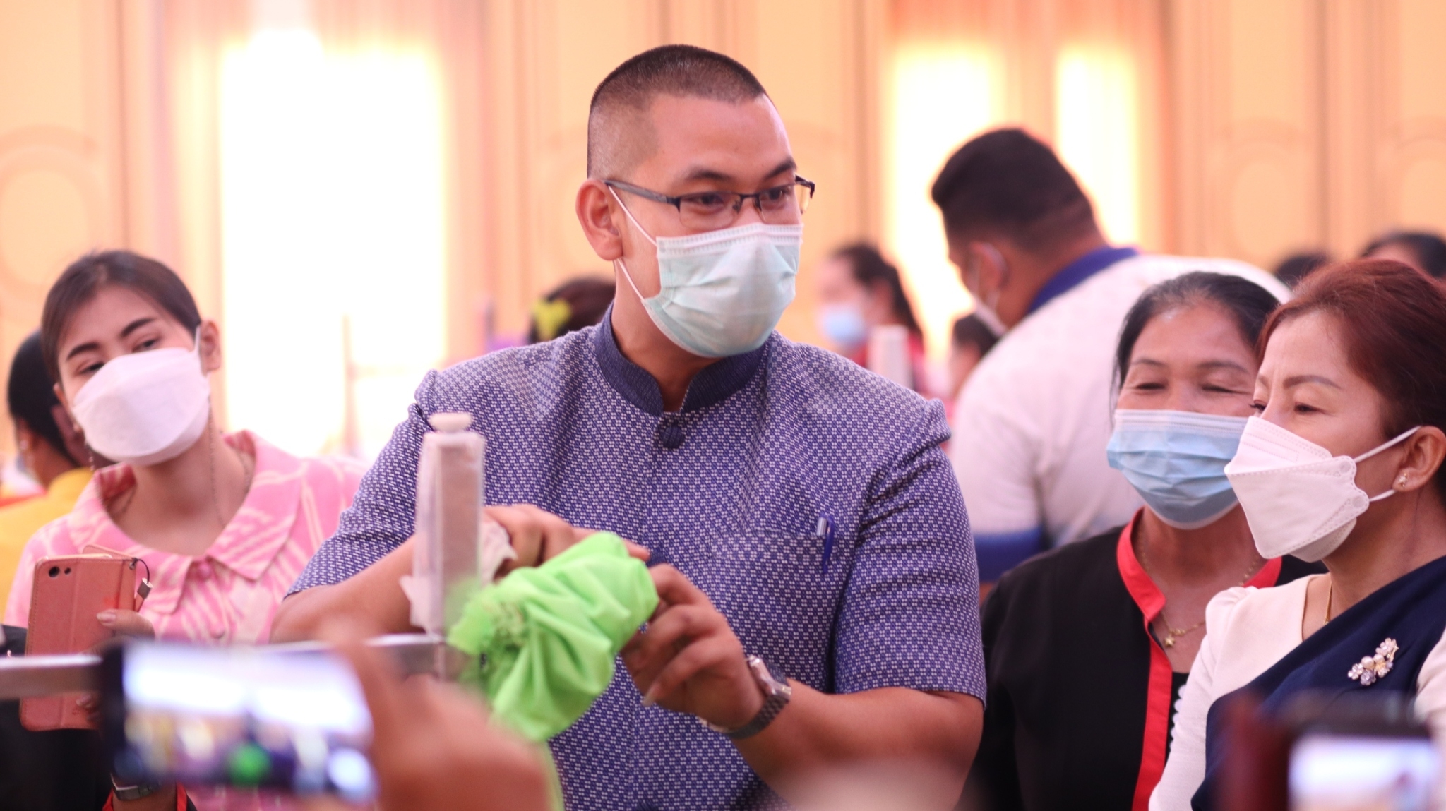 พช.สกลนคร : ผู้ว่าฯ จุรีรัตน์ เปิดโครงการเพิ่มพูนทักษะสตรีสกลนคร