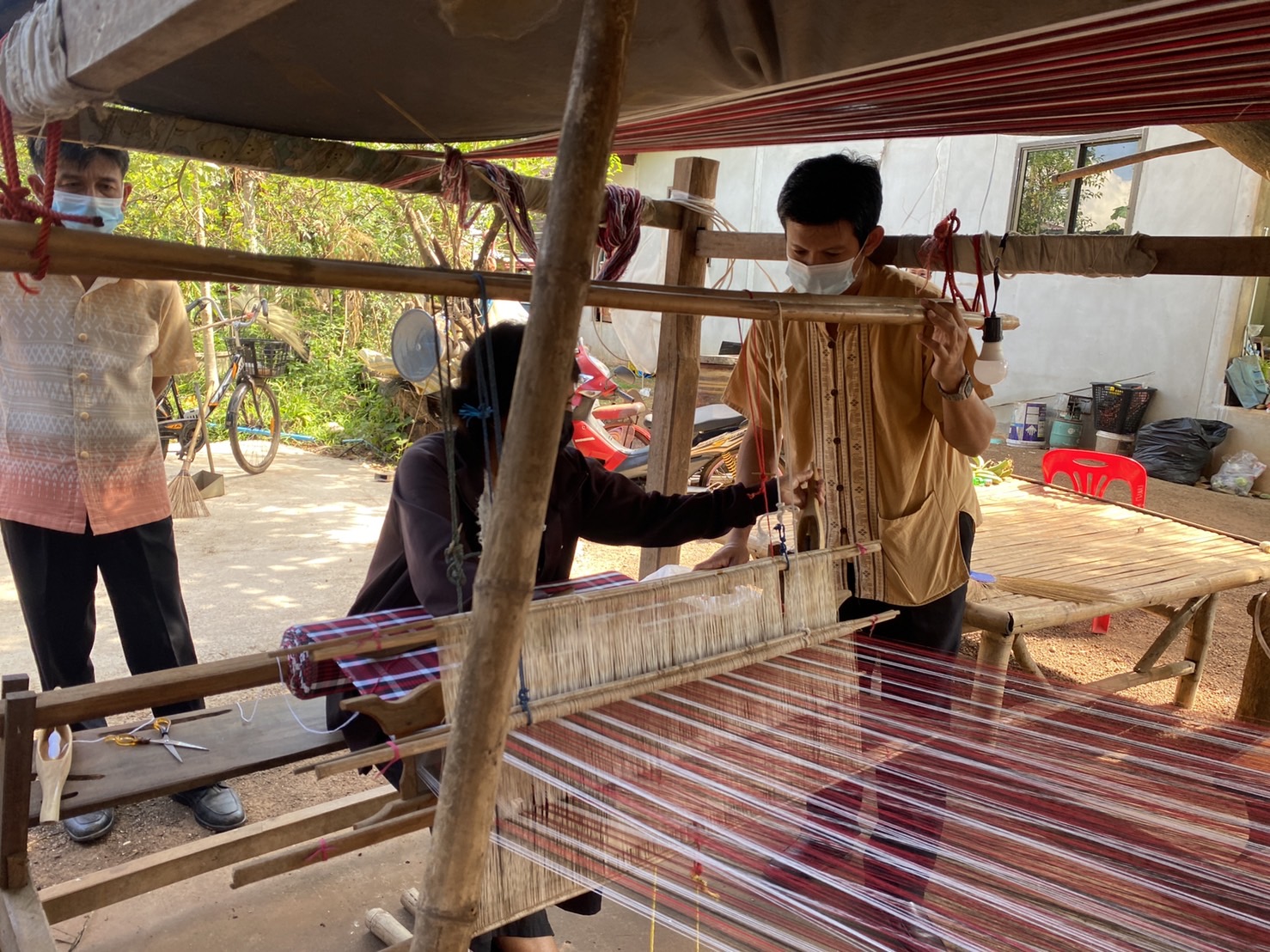 พช.สกลนคร : จัดทีมติดตามและสนับสนุนการดำเนินงานเครือข่าย OTOP ระดับอำเภอ