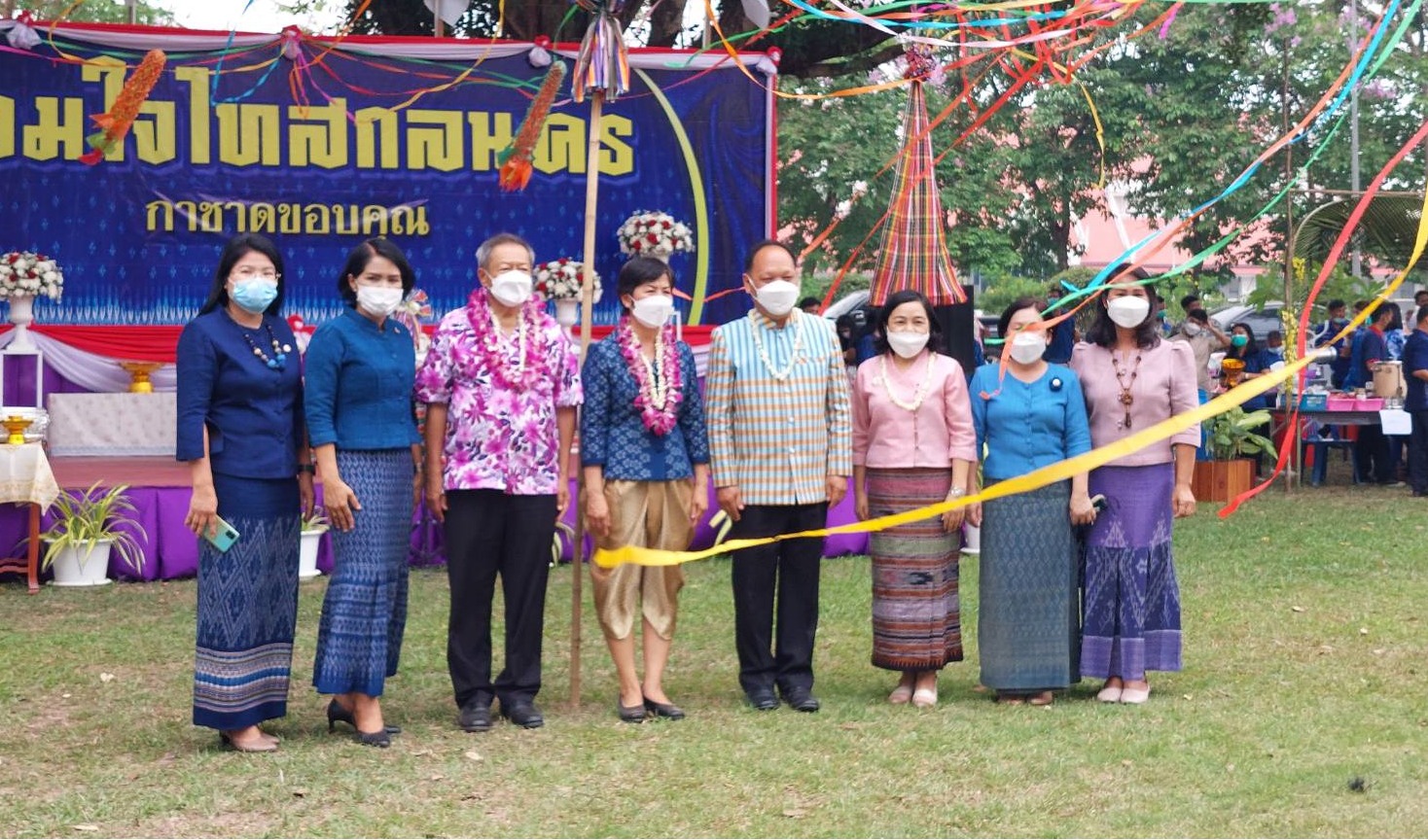 จังหวัดสกลนคร จัดสรงน้ำพระพุทธรูปและรดน้ำขอพร เนื่องในเทศกาลวันสงกรานต์ ปี 2565
