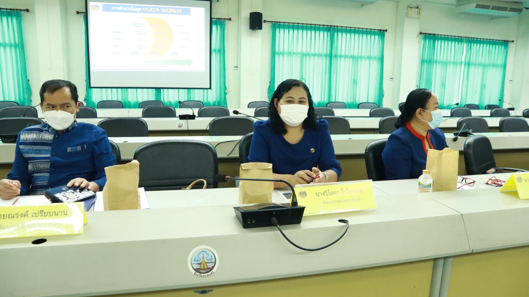 พช.สกลนคร : ร่วมรับการตรวจราชการของผู้ตรวจราชการกรมการพัฒนาชุมชน กระทรวงมหาดไทย และร่วมประชุมติดตามการขับเคลื่อนการดำเนินงานขจัดความยากจนและพัฒนาคนทุกช่วงวัยอย่างยั่งยืน ตามหลักปรัชญาของเศรษฐกิจพอเพียงในระดับพื้นที่