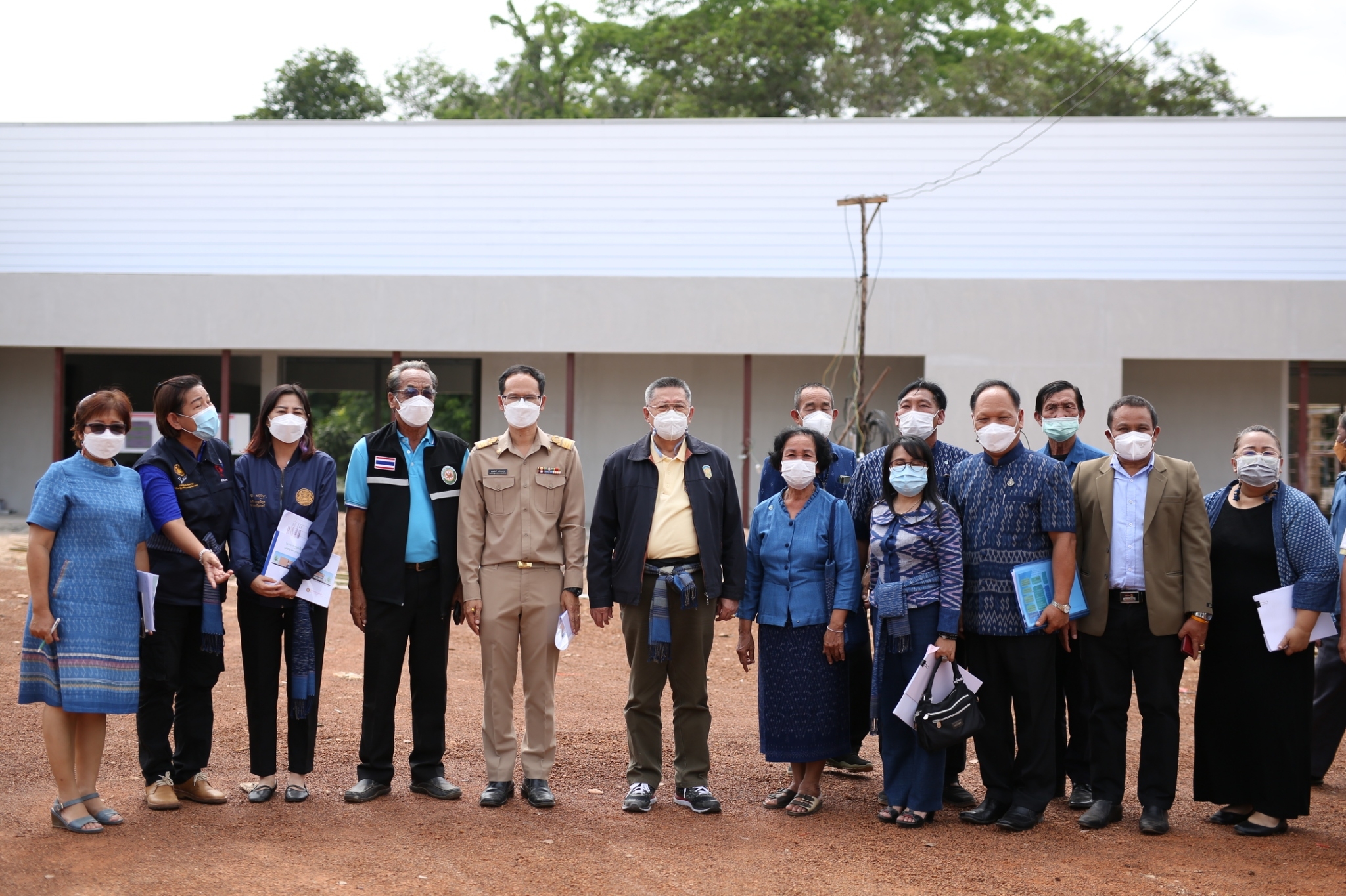 คณะทำงานกลั่นกรองแผนงาน/โครงการ สำหรับรองนายกรัฐมนตรี (นายอนุทิน ชาญวีรกูล) : สำรวจความเหมาะสมและความพร้อมของโครงการเพิ่มศักยภาพศูนย์เรียนรู้ผ้าย้อมครามบ้านดอนกอย “วิชชาลัยดอนกอย” วิถีแห่งการพัฒนาที่ยั่งยืน