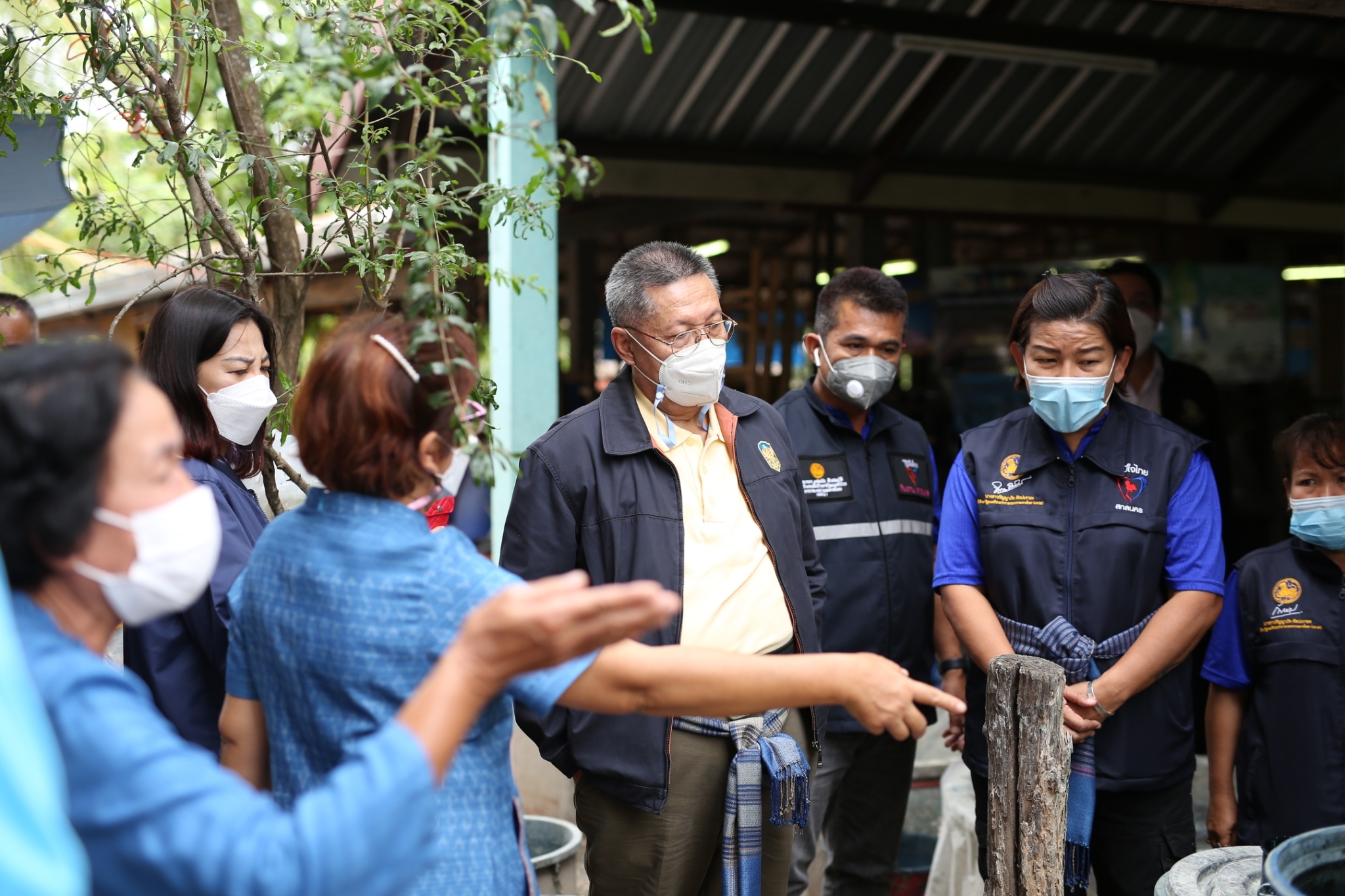 คณะทำงานกลั่นกรองแผนงาน/โครงการ สำหรับรองนายกรัฐมนตรี (นายอนุทิน ชาญวีรกูล) : สำรวจความเหมาะสมและความพร้อมของโครงการเพิ่มศักยภาพศูนย์เรียนรู้ผ้าย้อมครามบ้านดอนกอย “วิชชาลัยดอนกอย” วิถีแห่งการพัฒนาที่ยั่งยืน