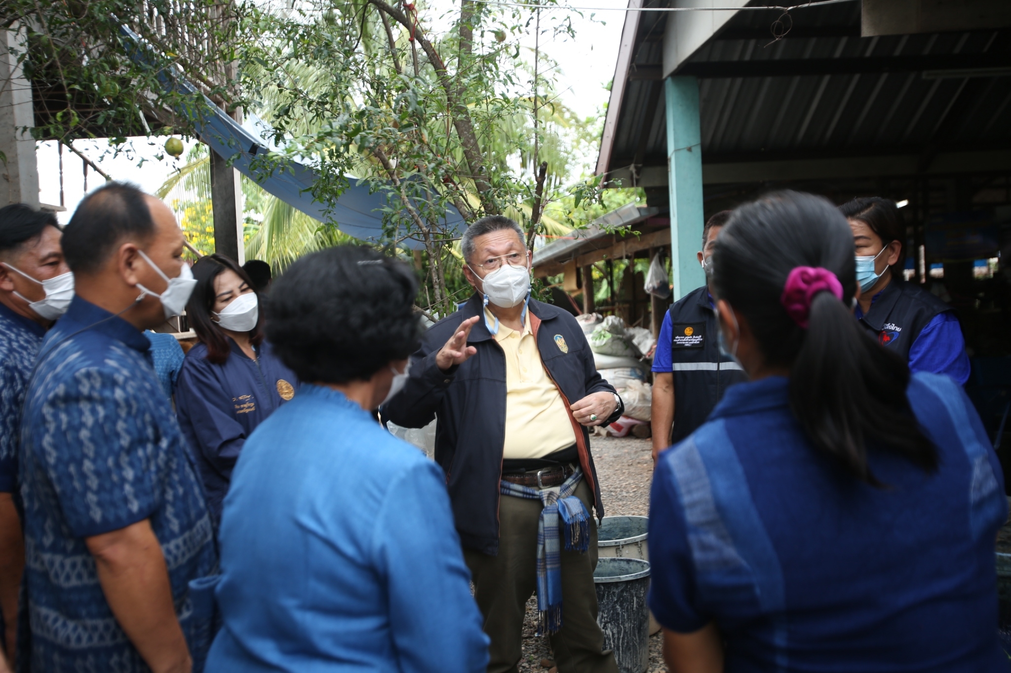 คณะทำงานกลั่นกรองแผนงาน/โครงการ สำหรับรองนายกรัฐมนตรี (นายอนุทิน ชาญวีรกูล) : สำรวจความเหมาะสมและความพร้อมของโครงการเพิ่มศักยภาพศูนย์เรียนรู้ผ้าย้อมครามบ้านดอนกอย “วิชชาลัยดอนกอย” วิถีแห่งการพัฒนาที่ยั่งยืน