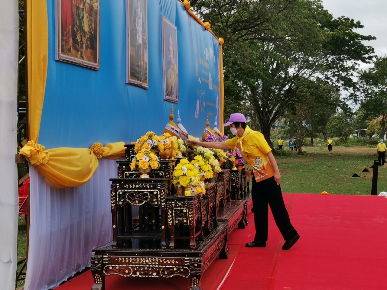 พช.สกลนคร : ผู้ว่าฯ จุรีรัตน์ นำจิตอาสาพัฒนาพื้นที่ เนื่องในวันจักรี และในโอกาสวันคล้ายวันพระราชสมภพสมเด็จพระกนิษฐาธิราชเจ้า กรมสมเด็จพระเทพรัตนราชสุดา ฯ สยามบรมราชกุมารี