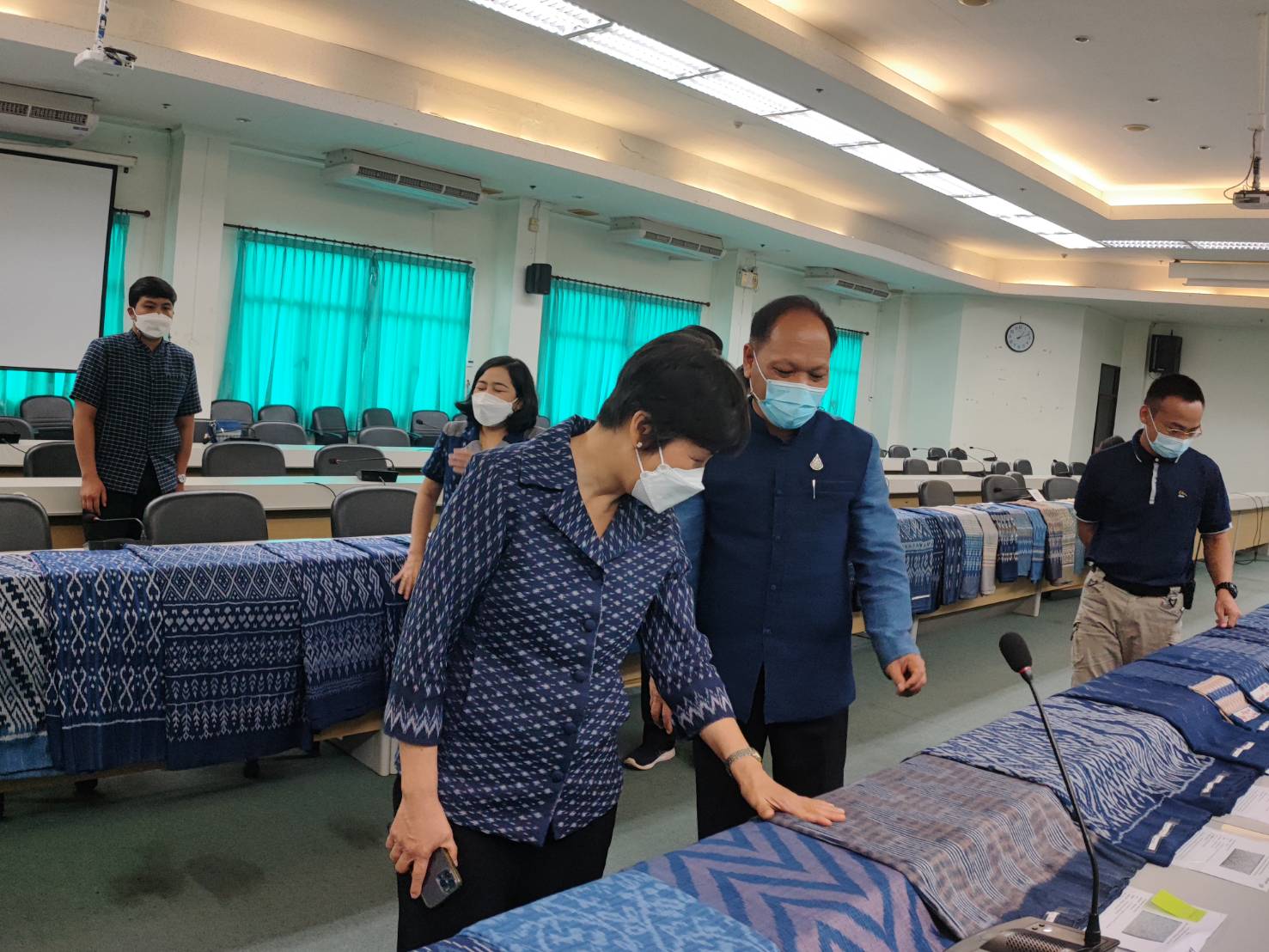 จังหวัดสกลนคร : จัดประกวดลายผ้าย้อมครามประจำจังหวัดสกลนคร “สืบสาน อนุรักษ์ศิลป์ผ้าถิ่นไทย ดำรงไว้ในแผ่นดิน” ประจำปี 2565